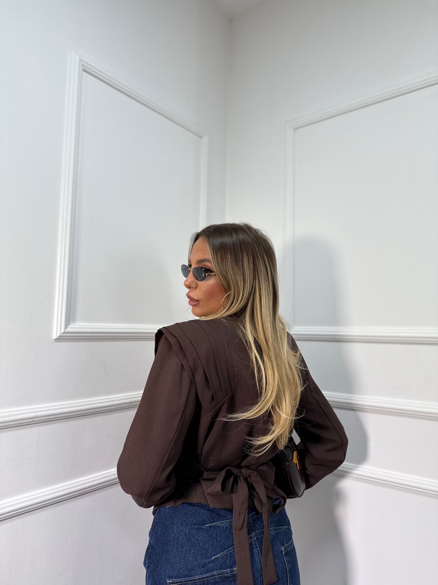 Giacca crop con spalline Lady Gaga 86223 cioccolato