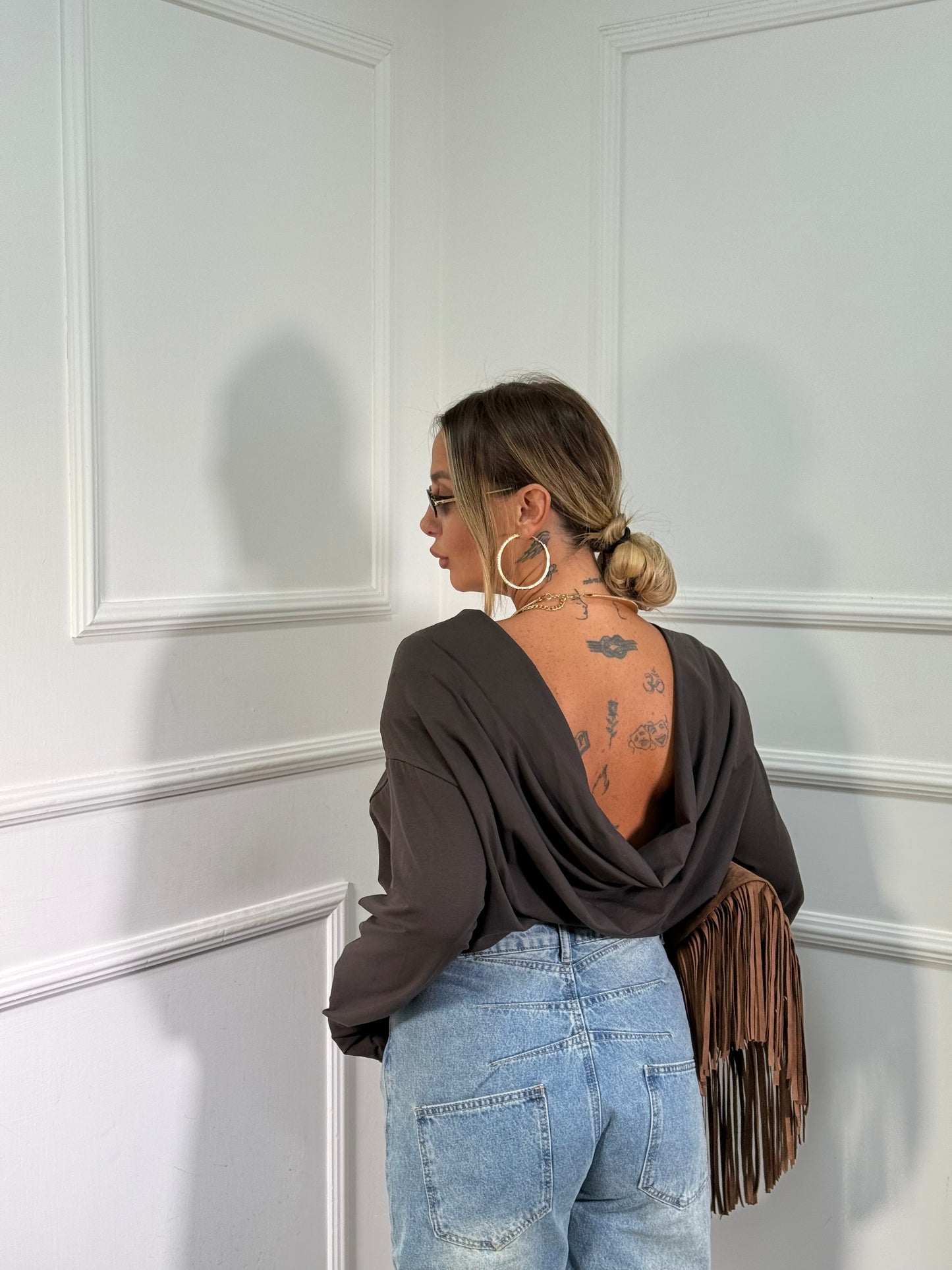 Shirt con spalline scollo sul retro cacao m30375