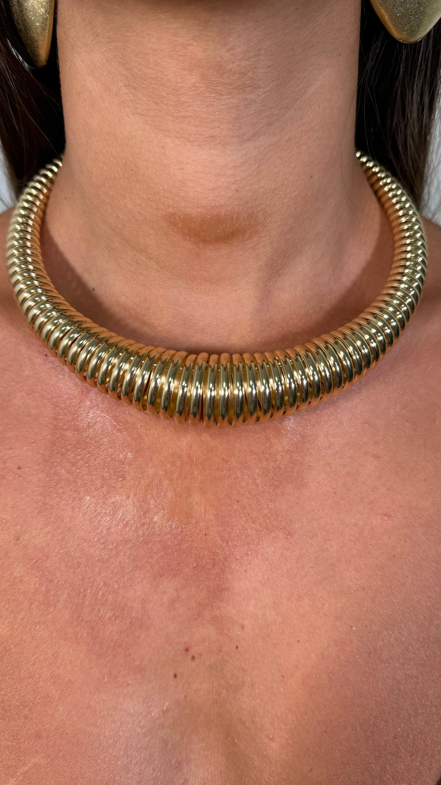 Collana bombata rigata oro
