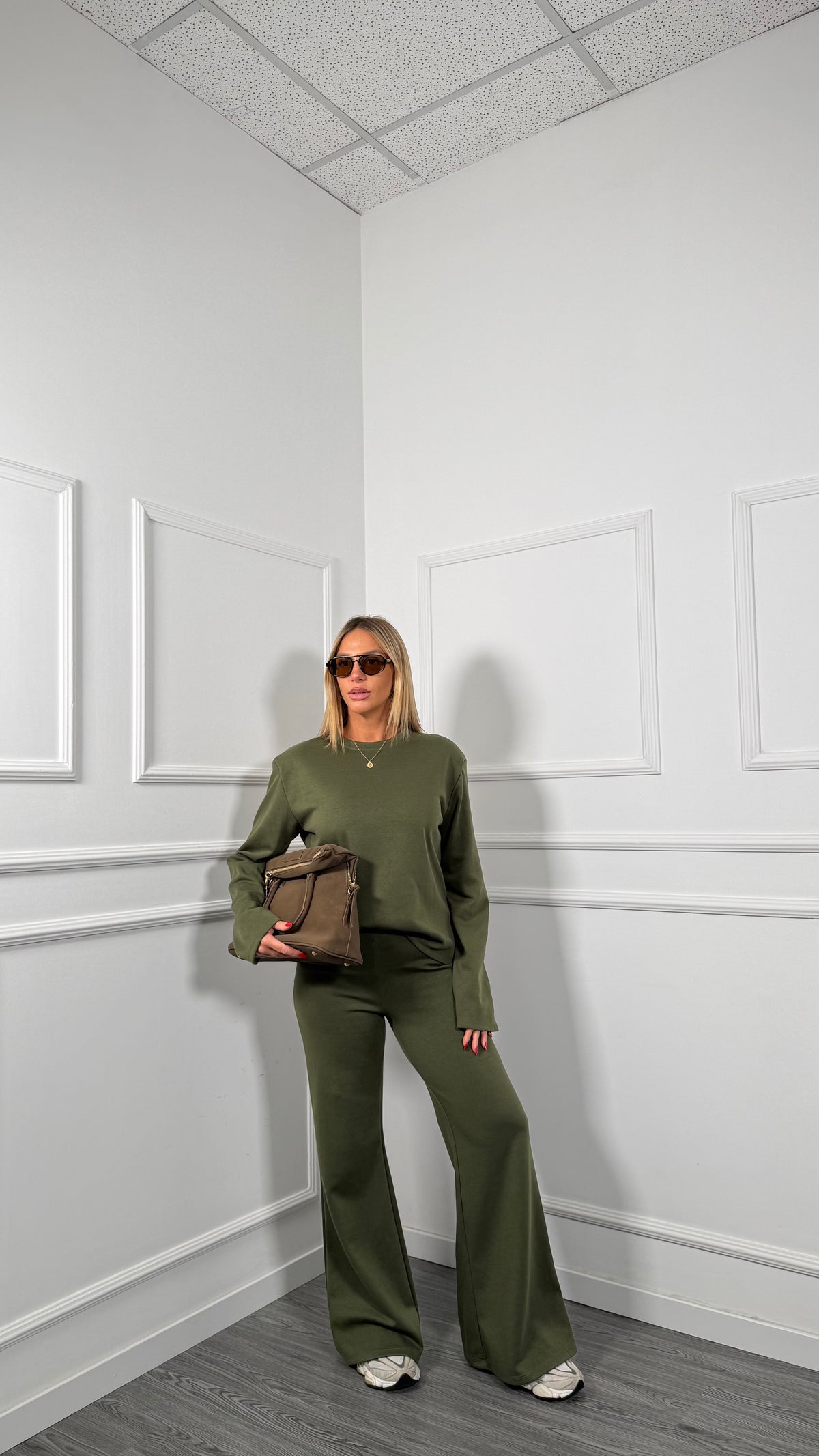 Coordinato tuta con spalline in lanetta verde oliva m30696