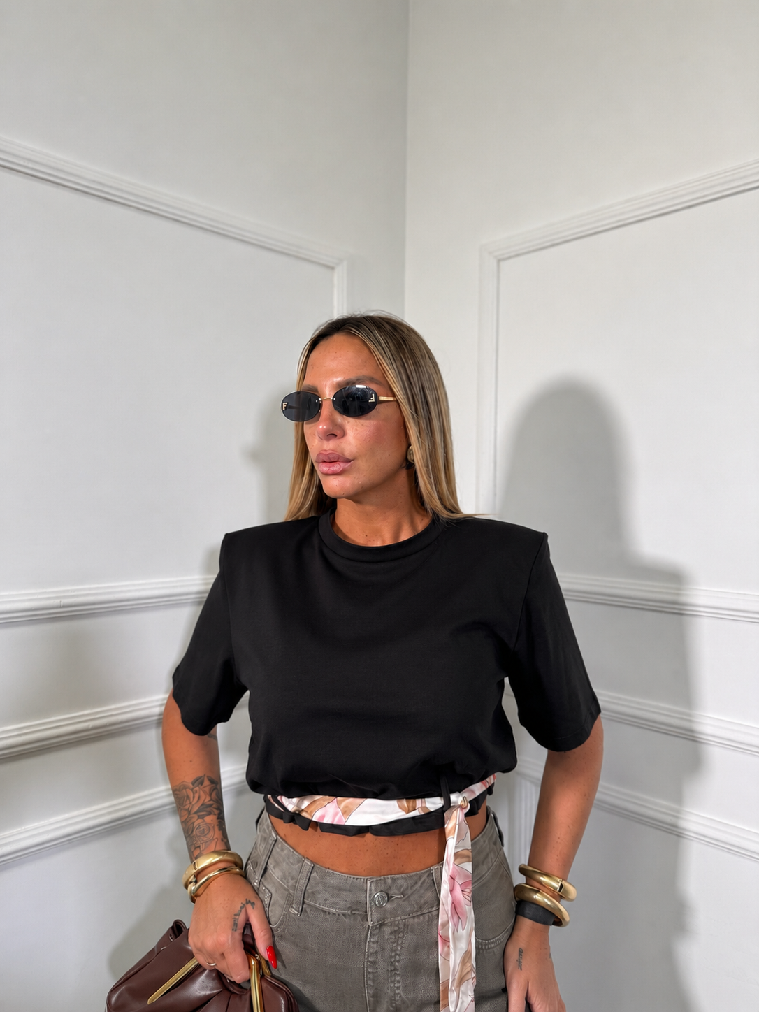 T-shirt crop con spalline e foulard by justwest (vari colori) jw1946