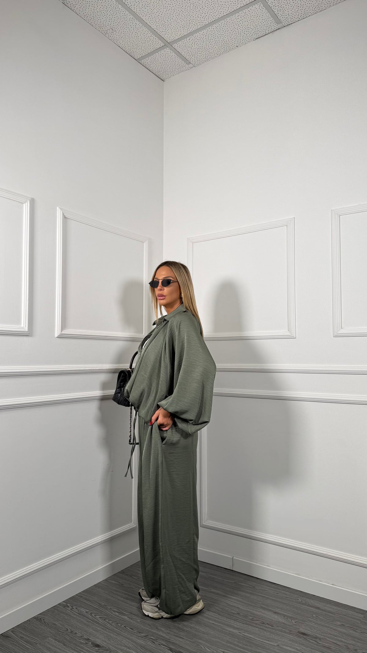 Coordinato oversize effetto satin Siviglia verde militare 885871