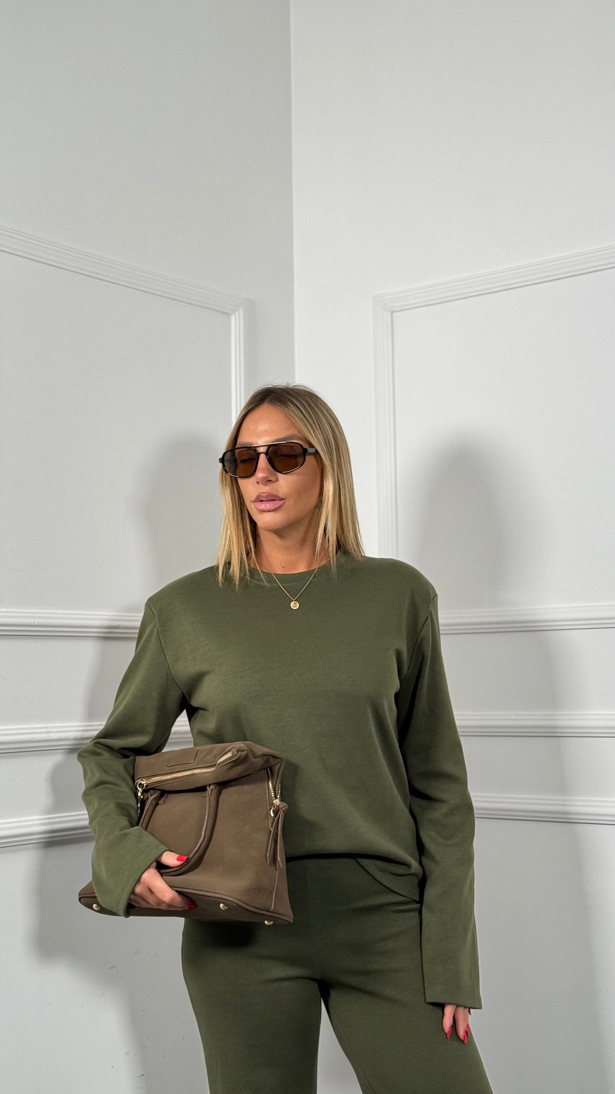 Coordinato tuta con spalline in lanetta verde oliva m30696