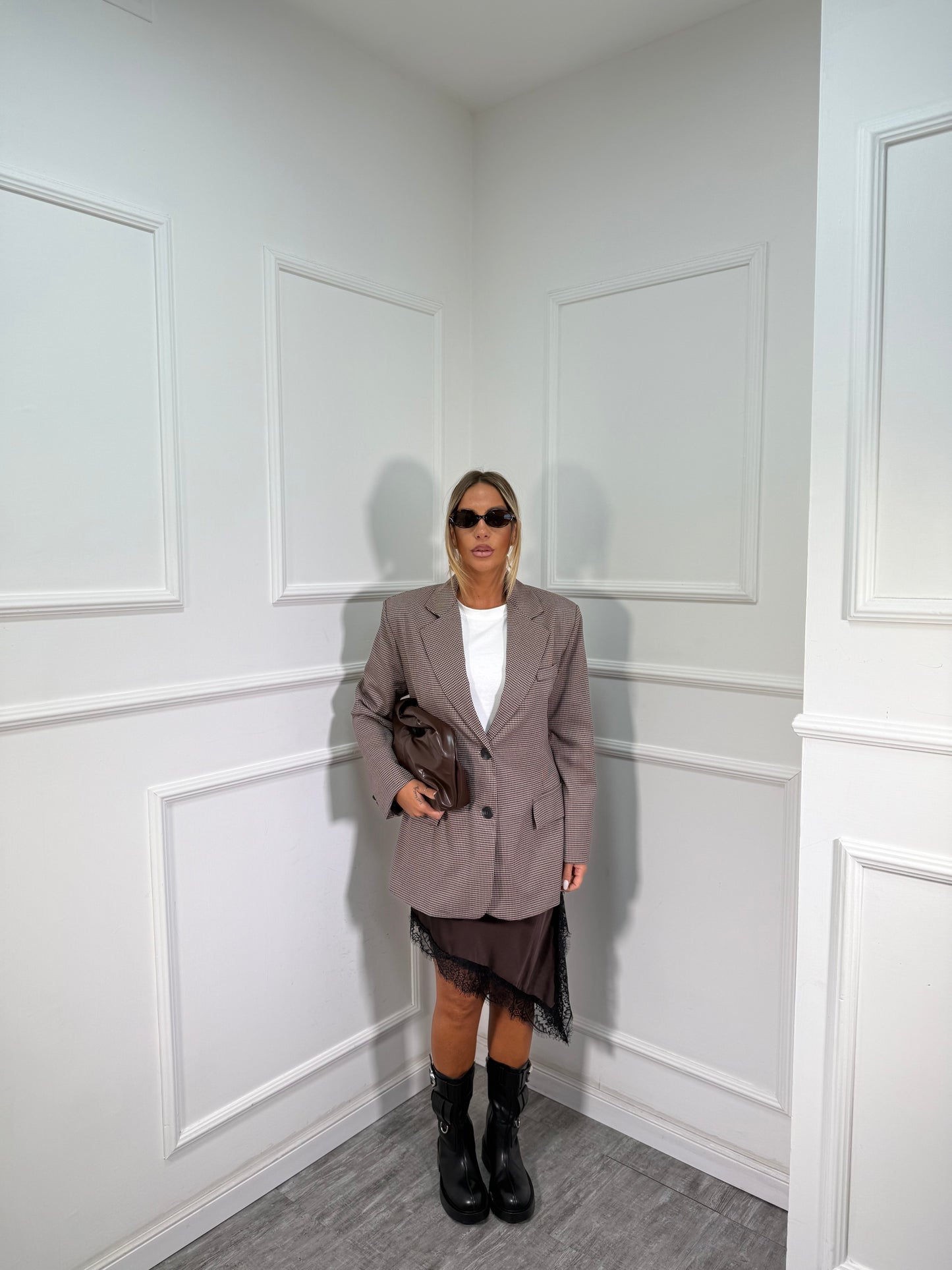 Gonna in satin e pizzo asimmetrica cioccolato 25426