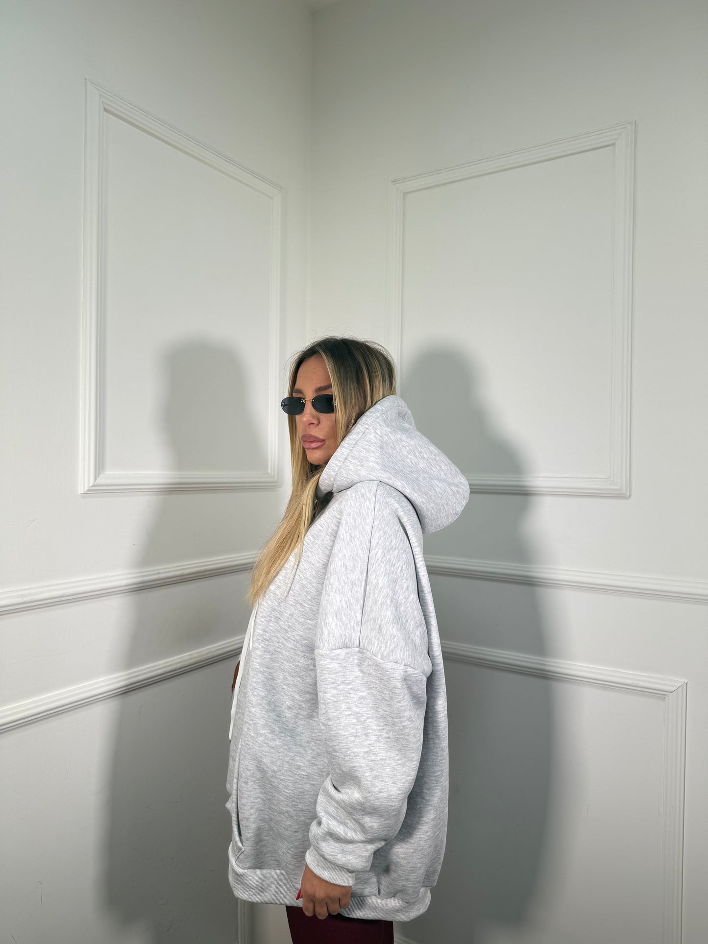 Felpa oversize con cappuccio in pile Freedom grigia