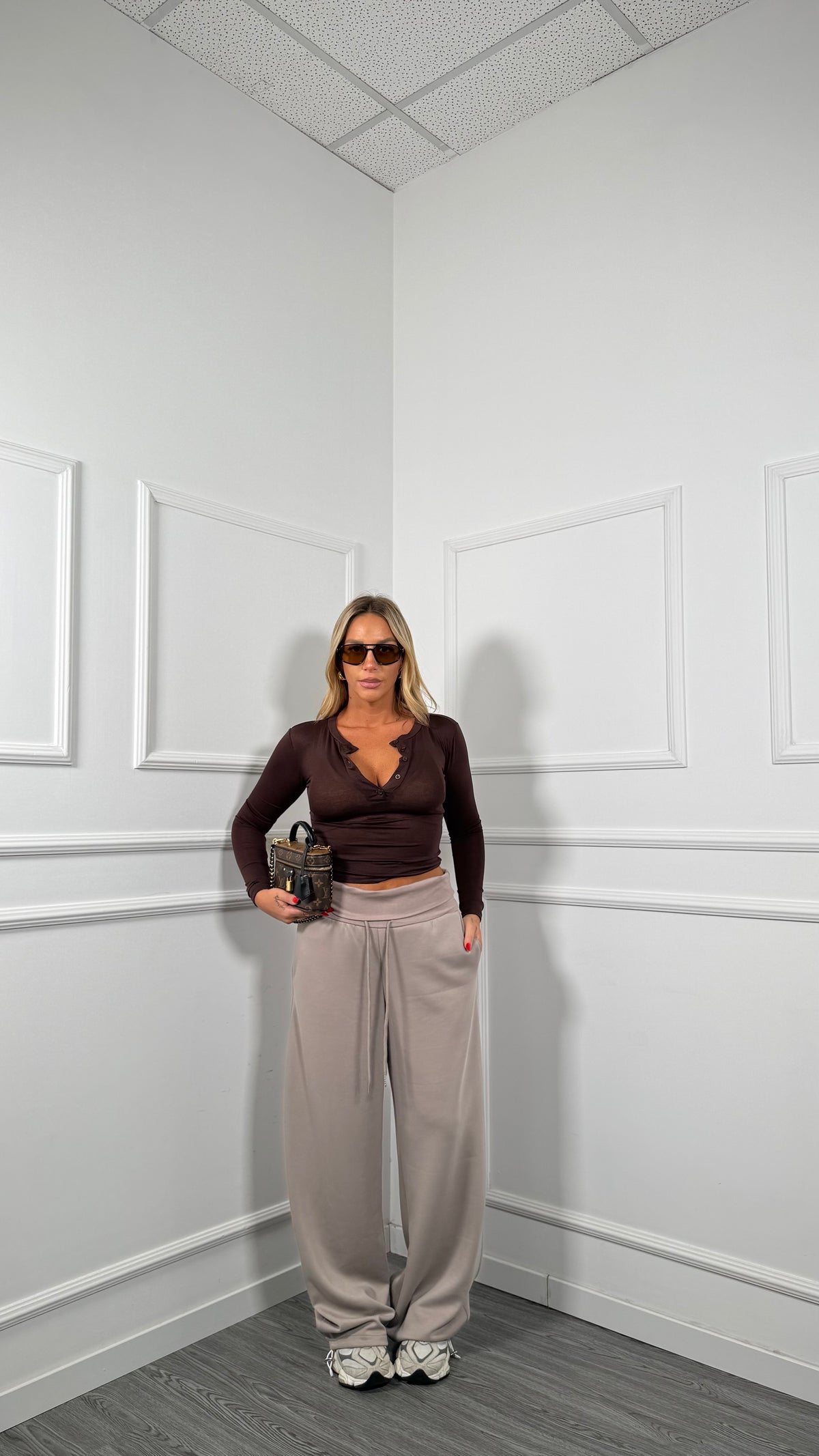 Pantaloni palazzo con risvolto e coulisse Elena taupe m10032
