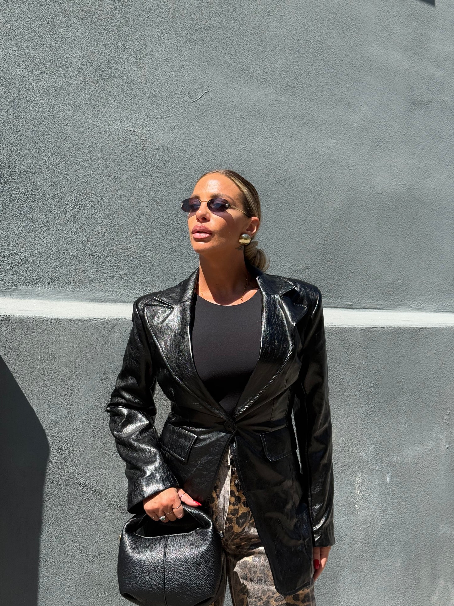 Blazer in ecopelle martellata con spalline nero ld3314 by lumina