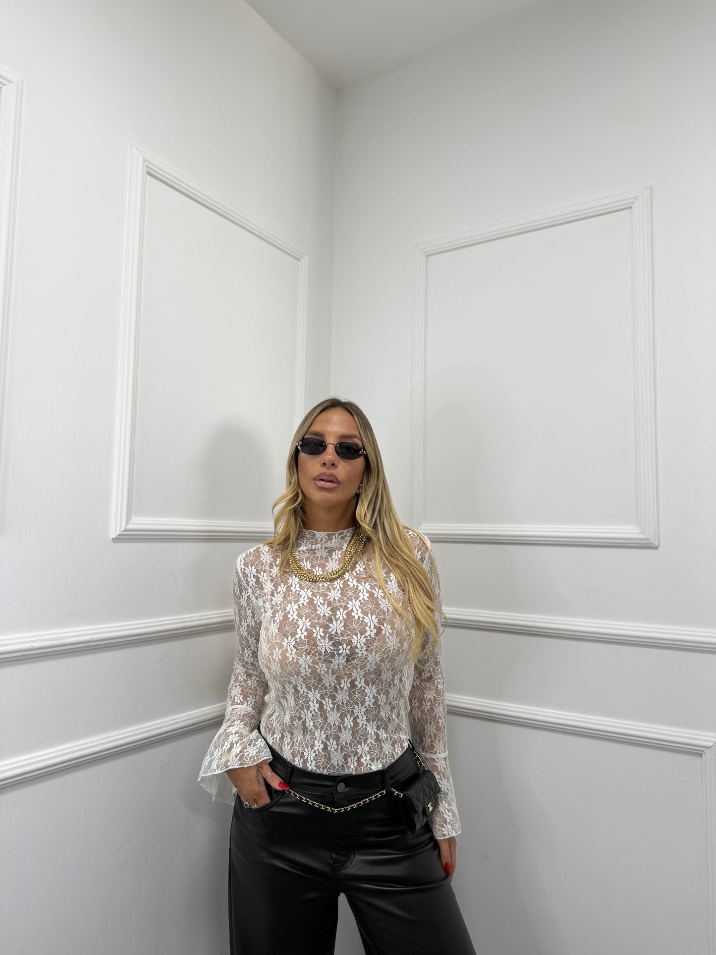 Shirt in pizzo manica a campana Iside bianco ng3815