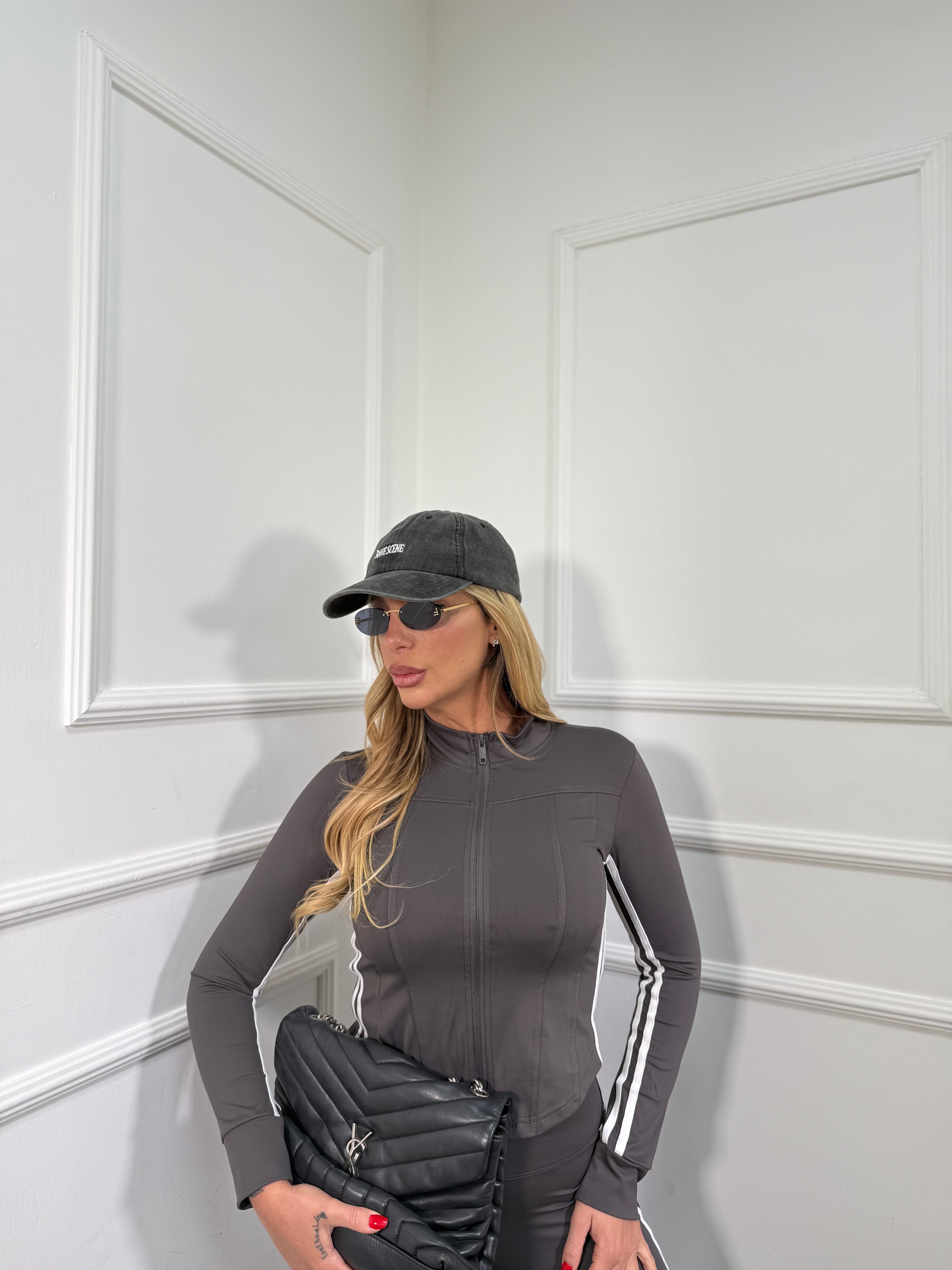 Coordinato fit in lycra contenitiva bande laterali grigio bzm176
