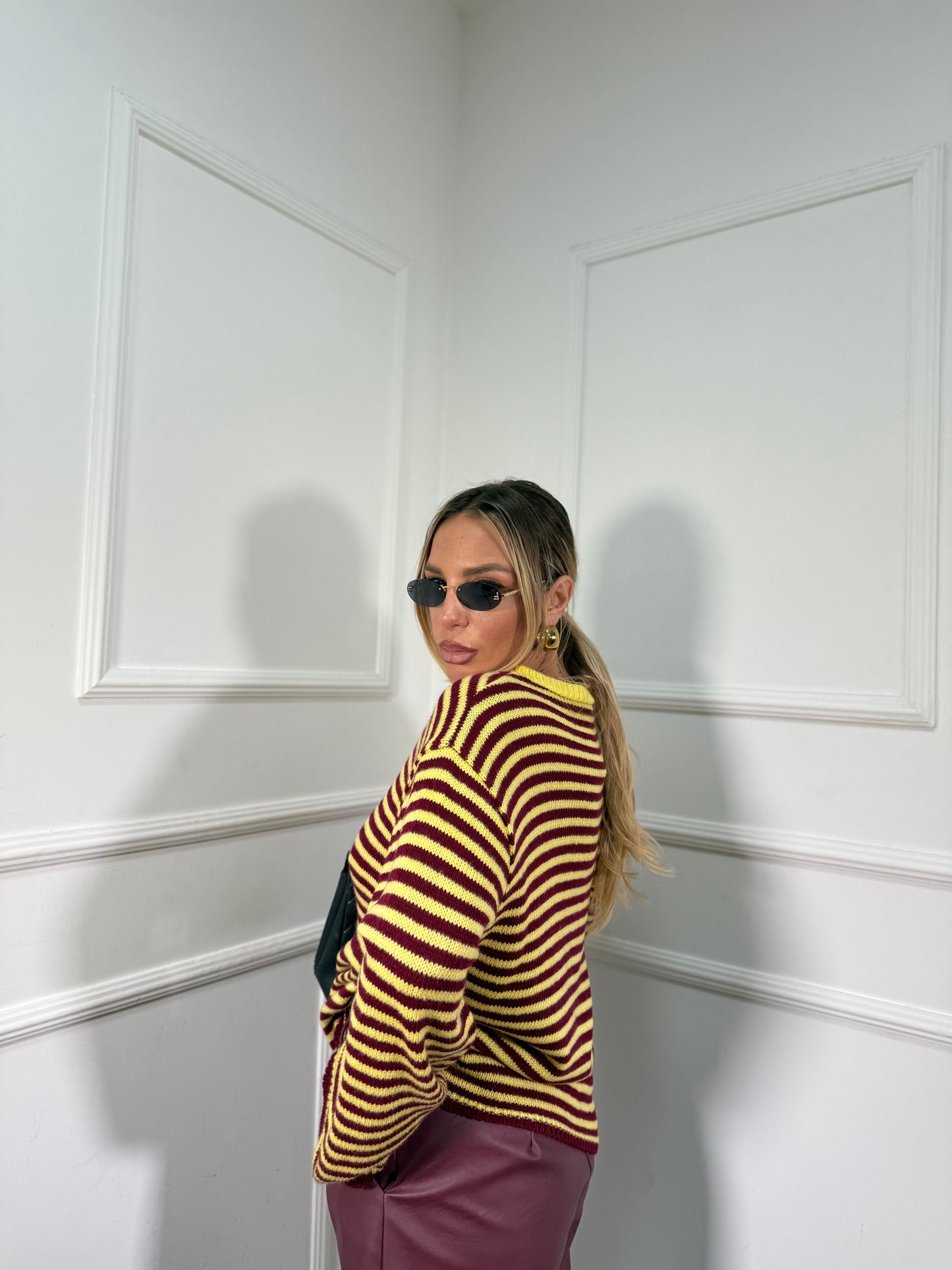 Pullover in maglia a righe manica campana bordeaux/giallo 025835