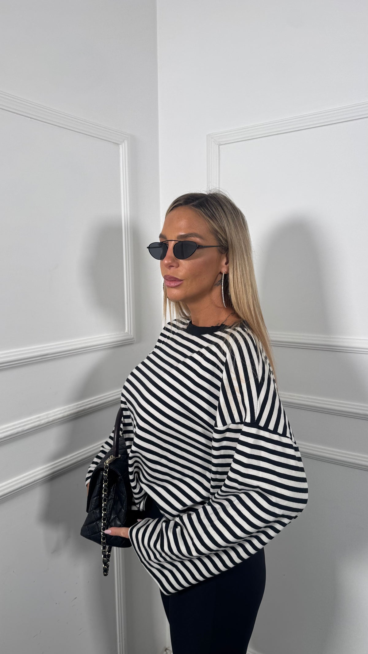 Shirt oversize a righe manica svasata Desy nera/bianca 37990