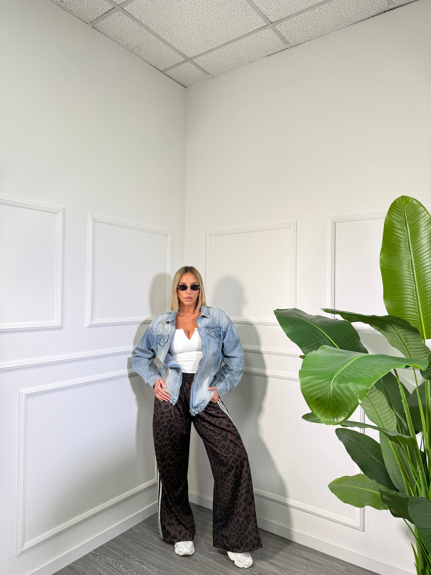 Giacca in denim con zip lavaggio medio f162