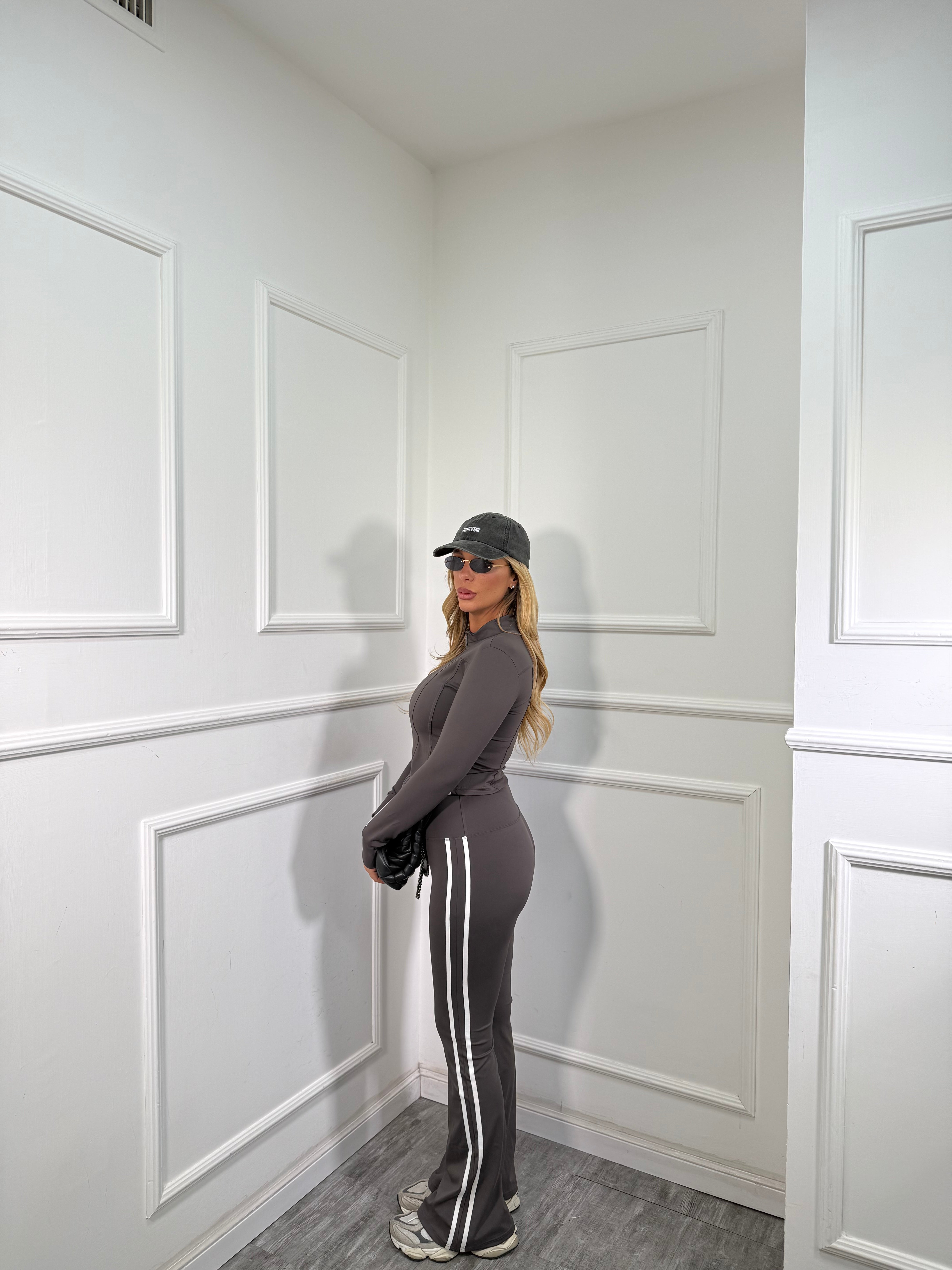 Coordinato fit in lycra contenitiva bande laterali grigio bzm176