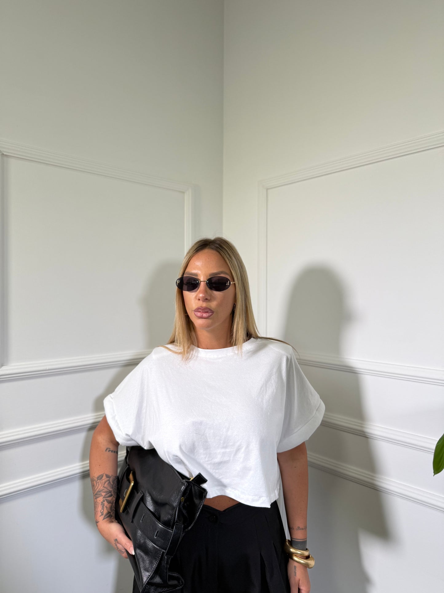 T-shirt crop con spalline e risvolto imbottito bianca 5649