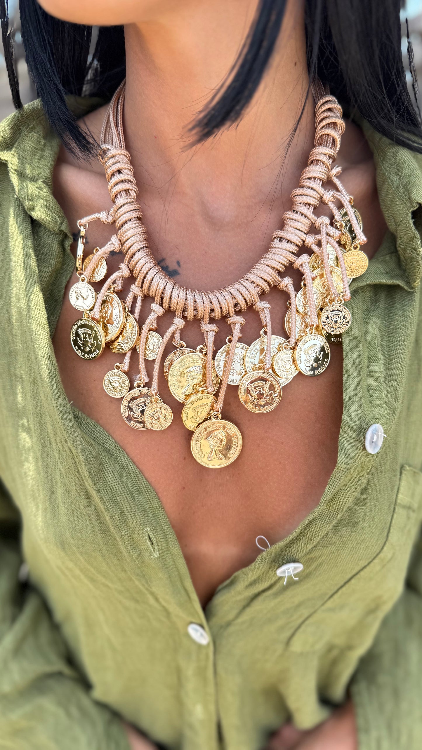 Collana girocollo con ciondoli oro