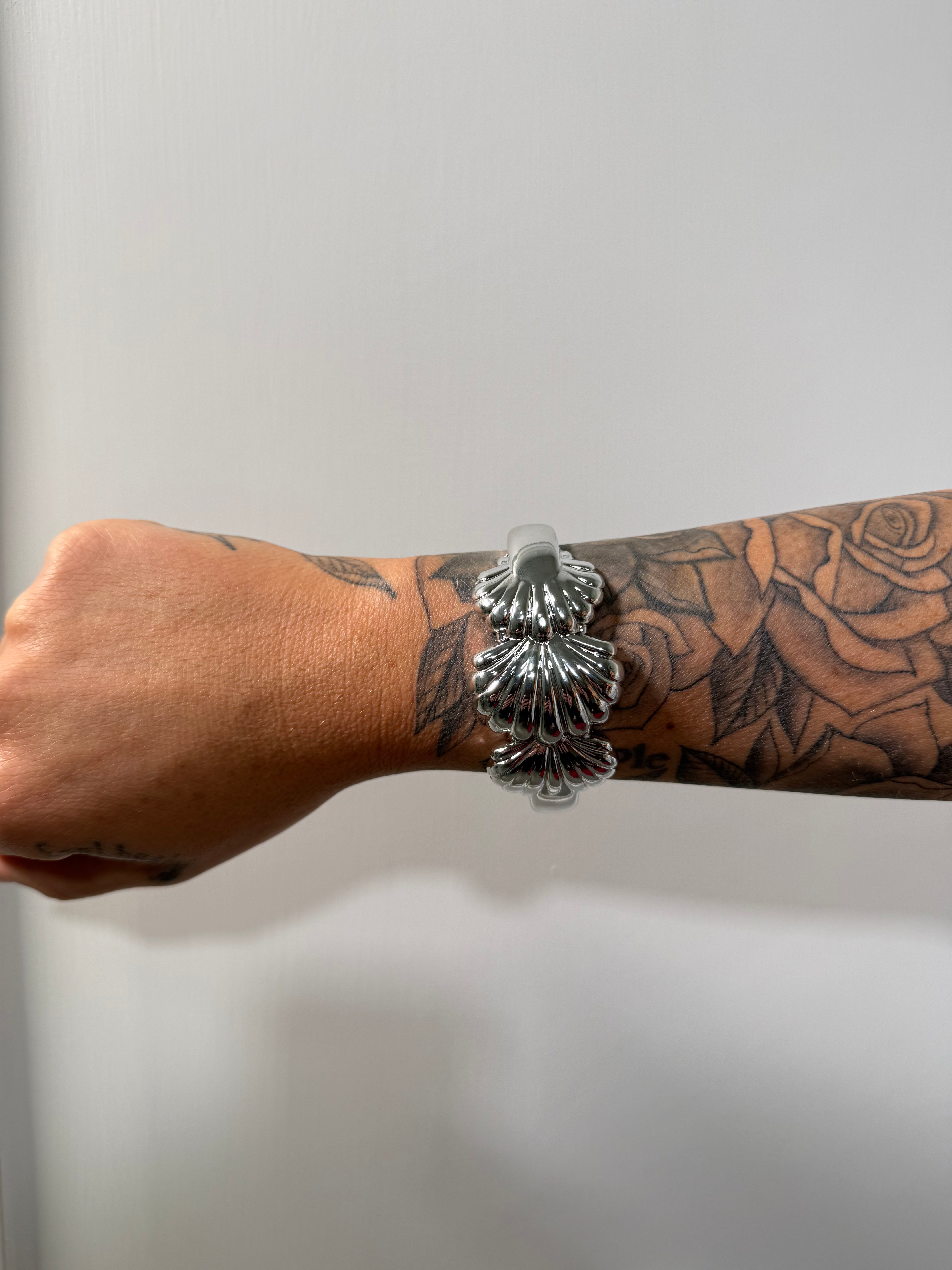 Bracciale rigido con decoro (vari colori)