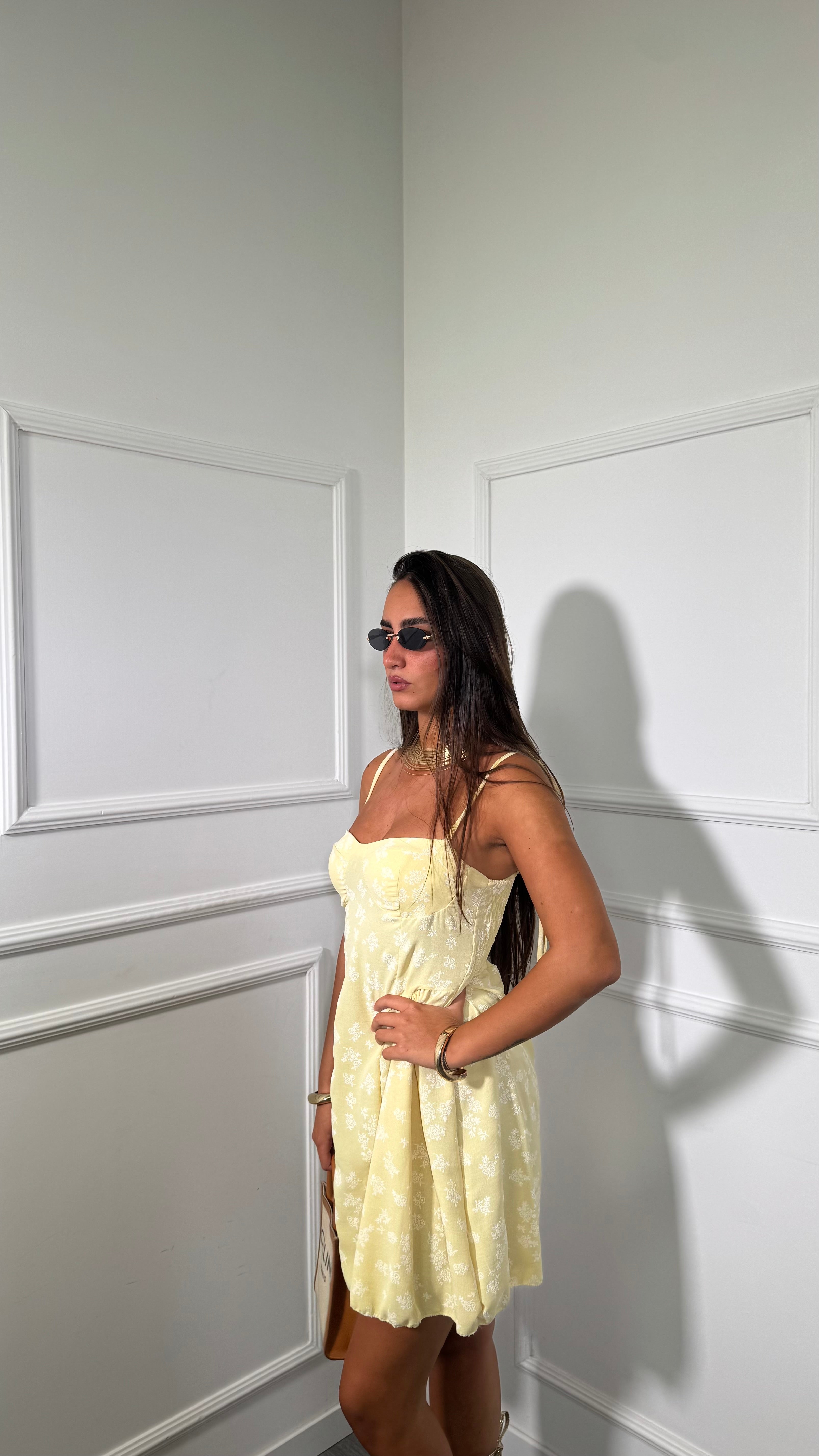 Abito corto con fiorellini Lavinia fondo giallo