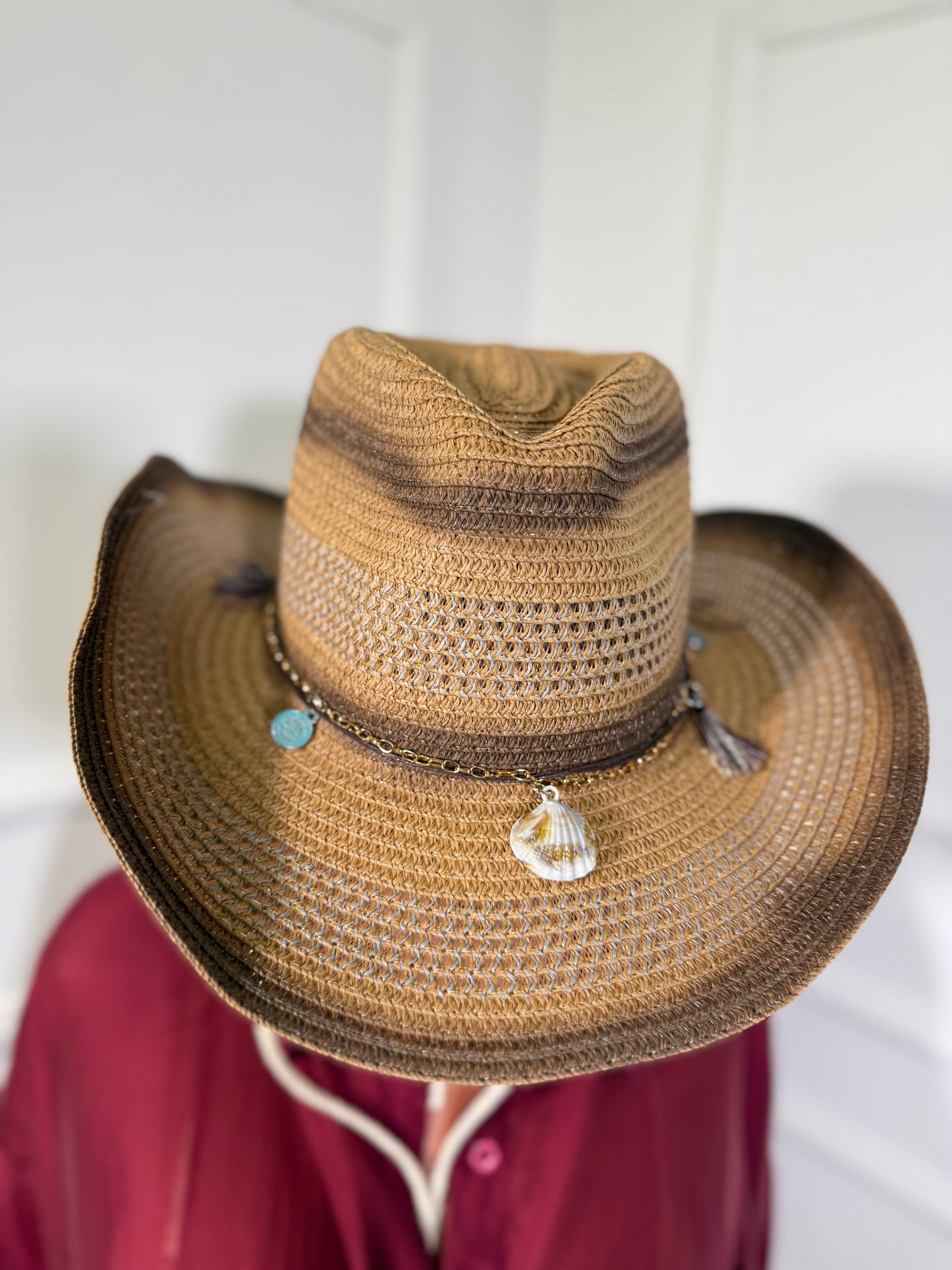 Cappello falda larga con charms sfumato