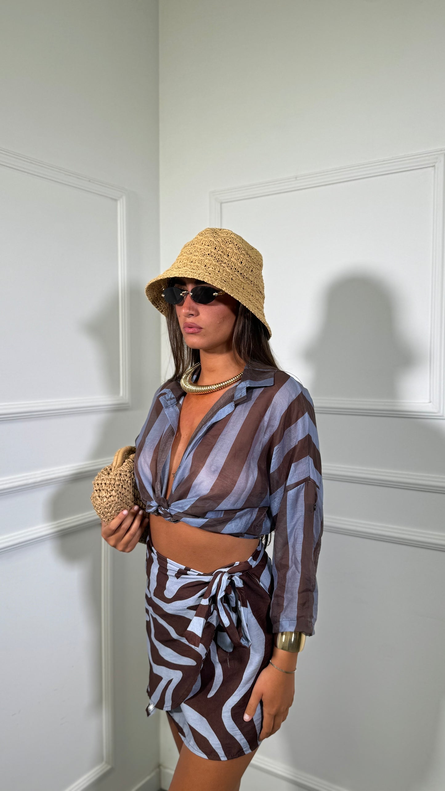 Camicia con colletto semi velata a righe Astrid azzurra/marrone in728712