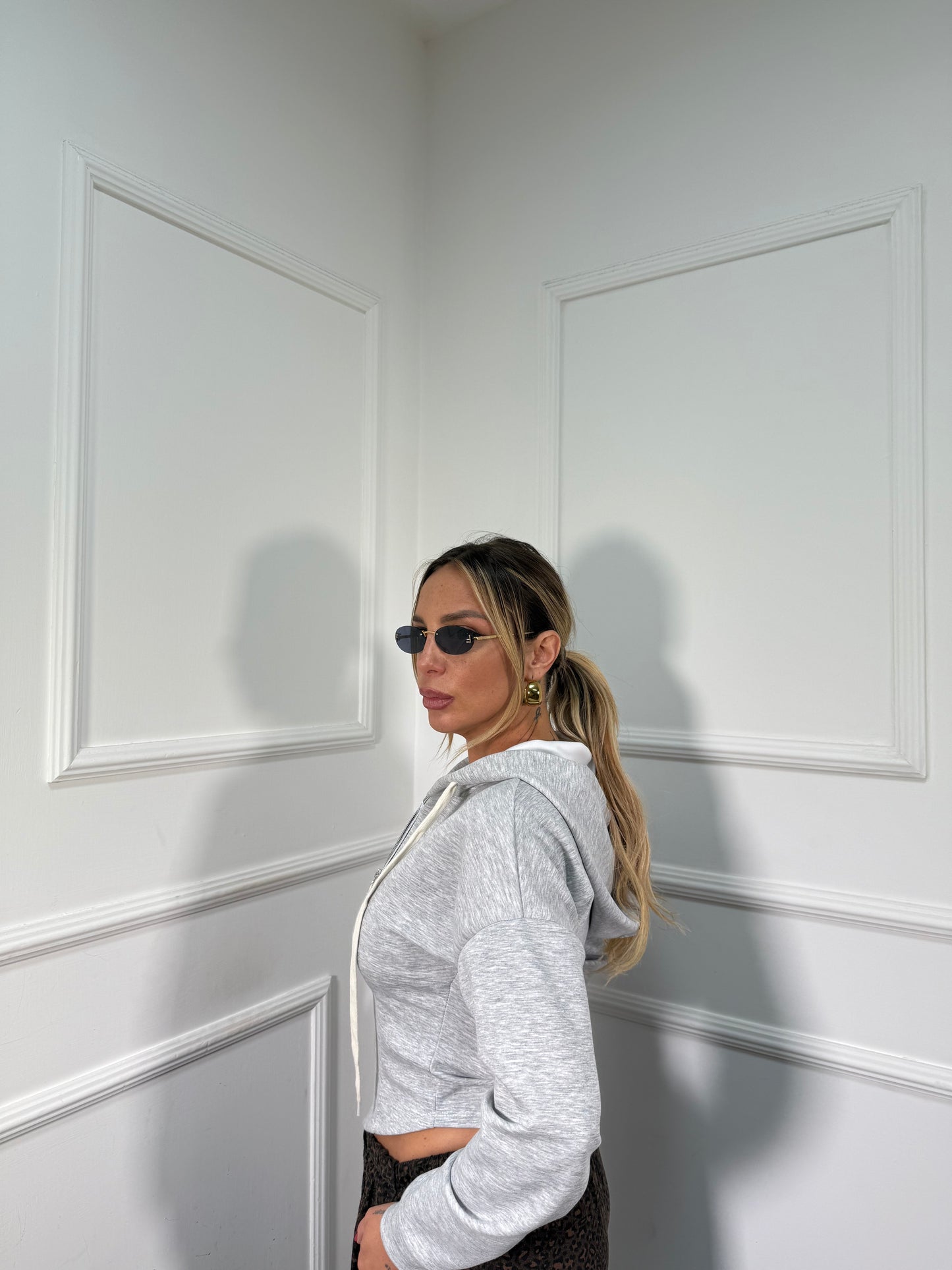 Felpa bustino con zip e cappuccio grigia