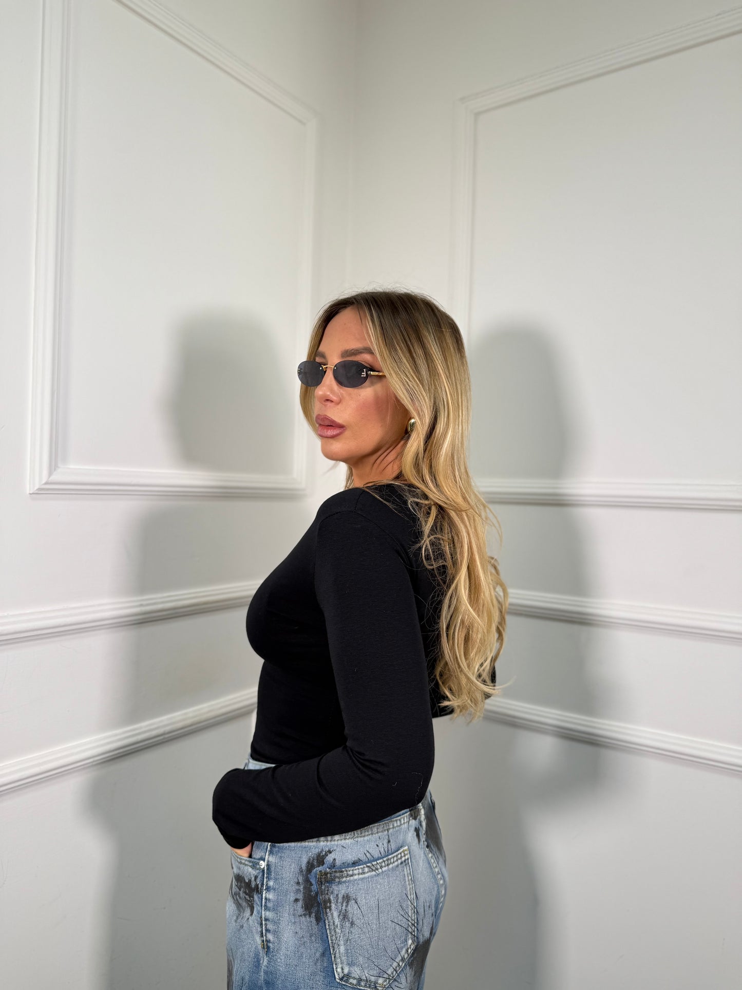 Shirt in cotone scollo a V nera 5529