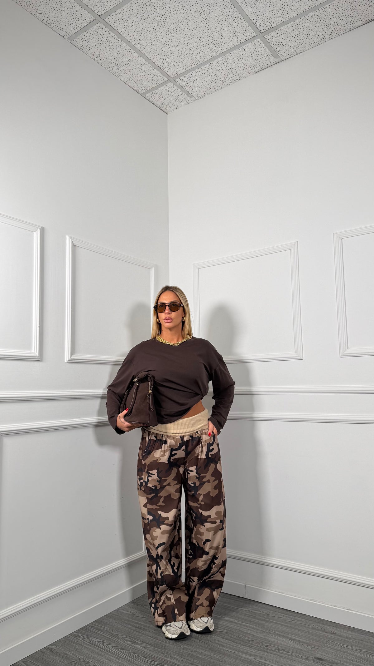 Pantaloni balloon militare con risvolto a contrasto 268337