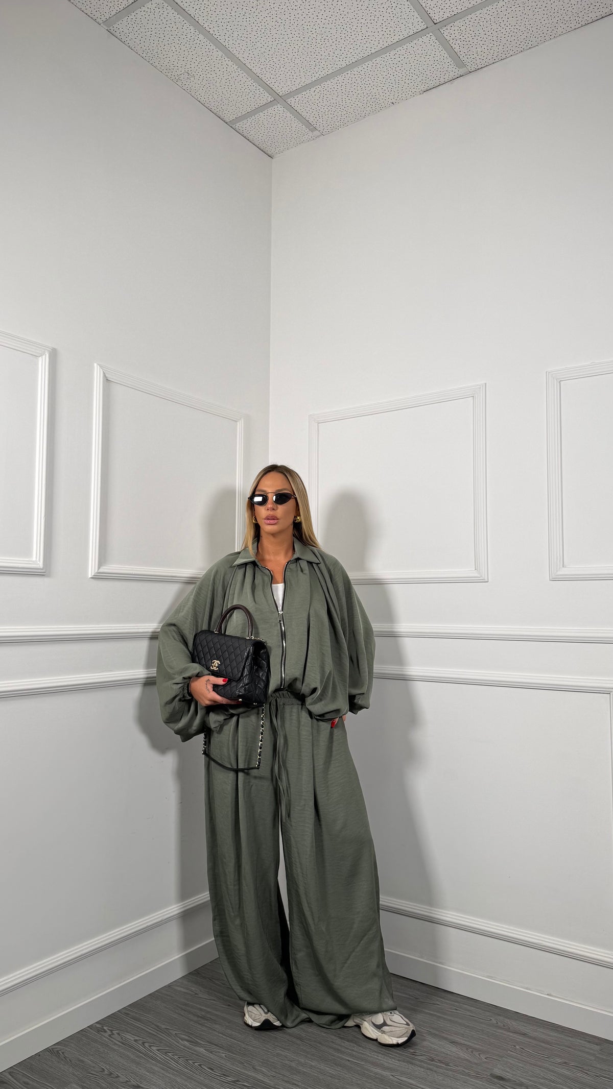 Coordinato oversize effetto satin Siviglia verde militare 885871
