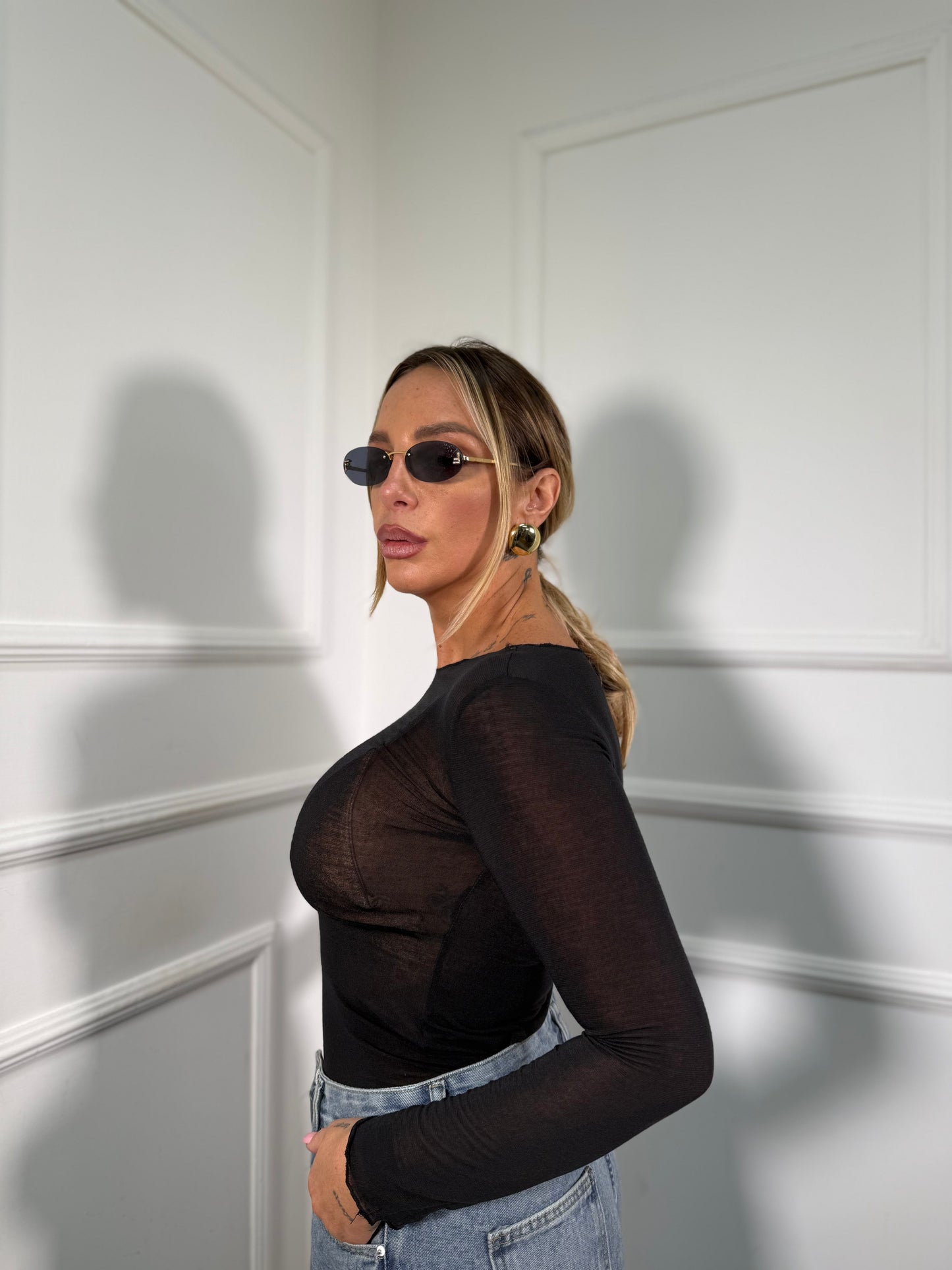 Shirt semi velata taglio vivo Skin nera 28031