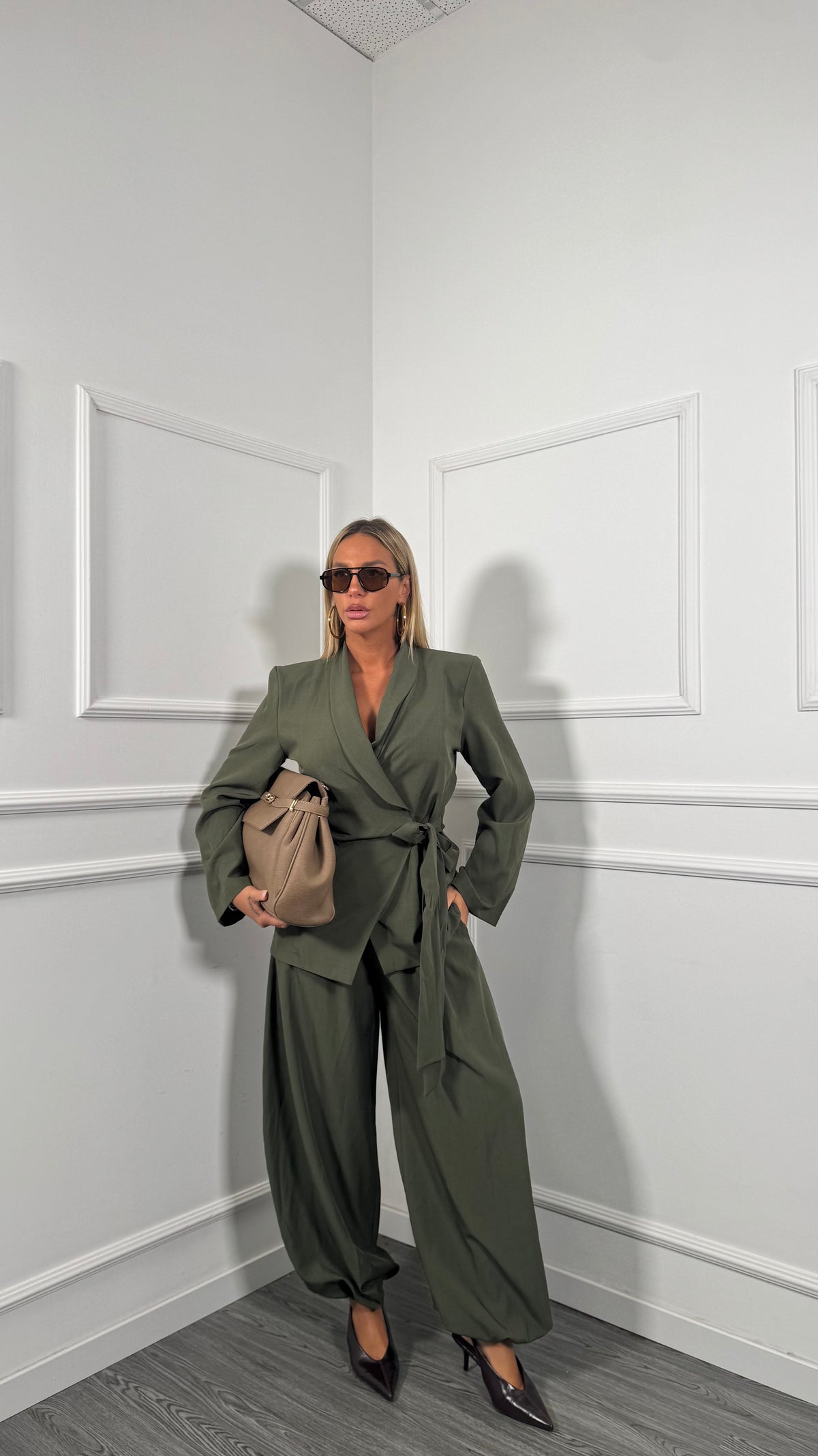 Tailleur con giacca a portafoglio Woman verde militare 7162
