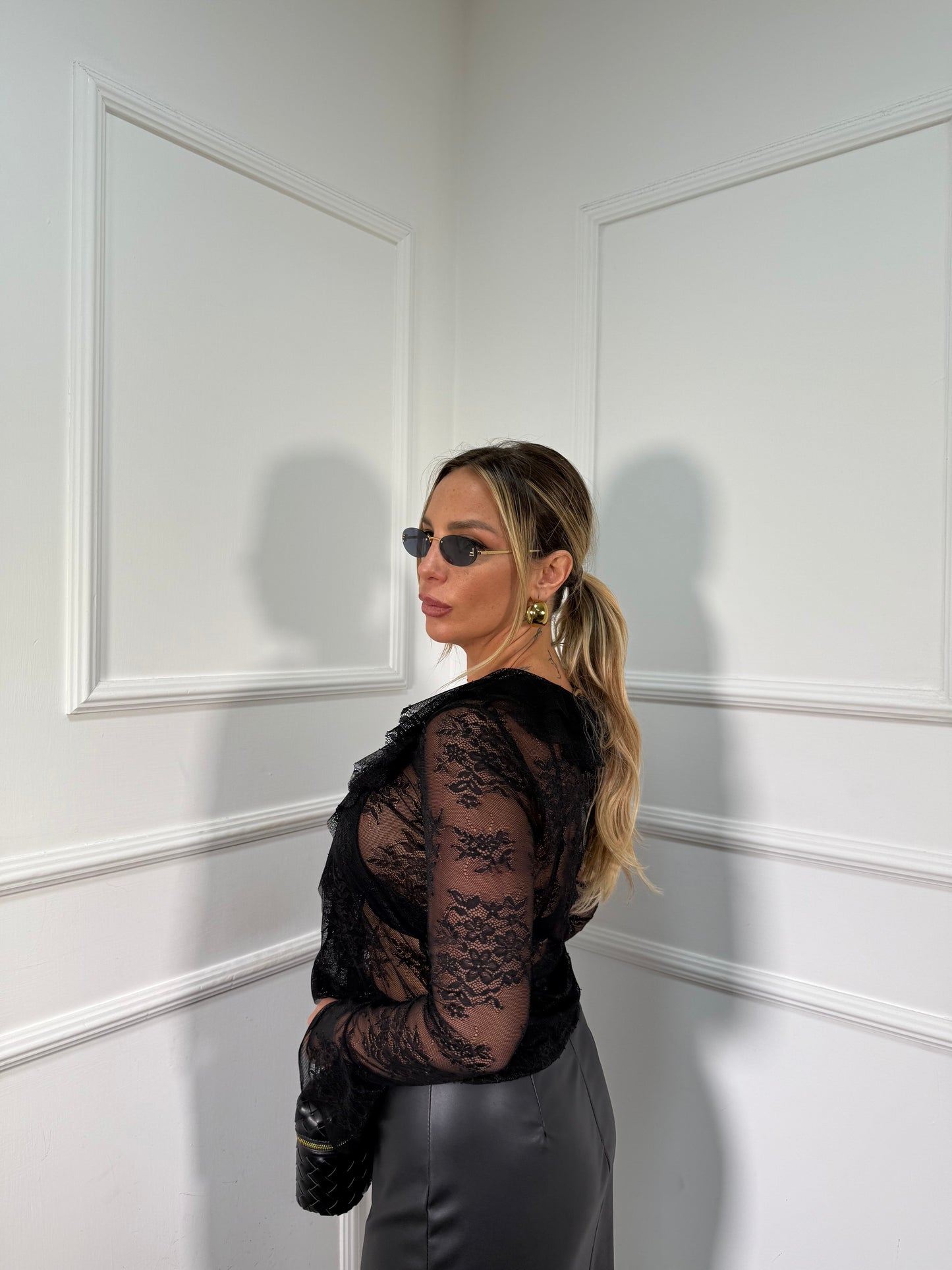 Camicia in pizzo con fiocchi nera u12913