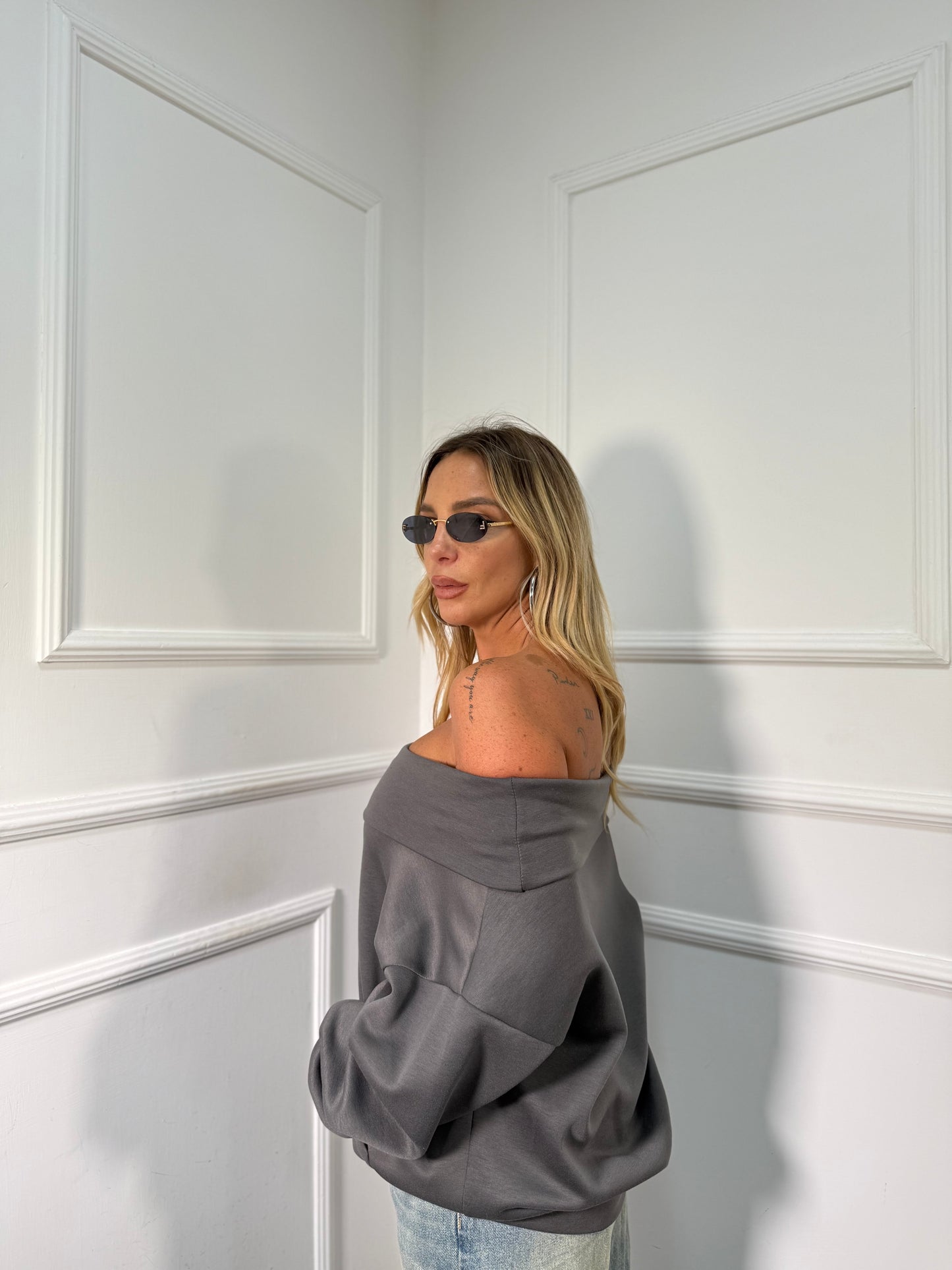 Felpa scollo a barca grigio 97037