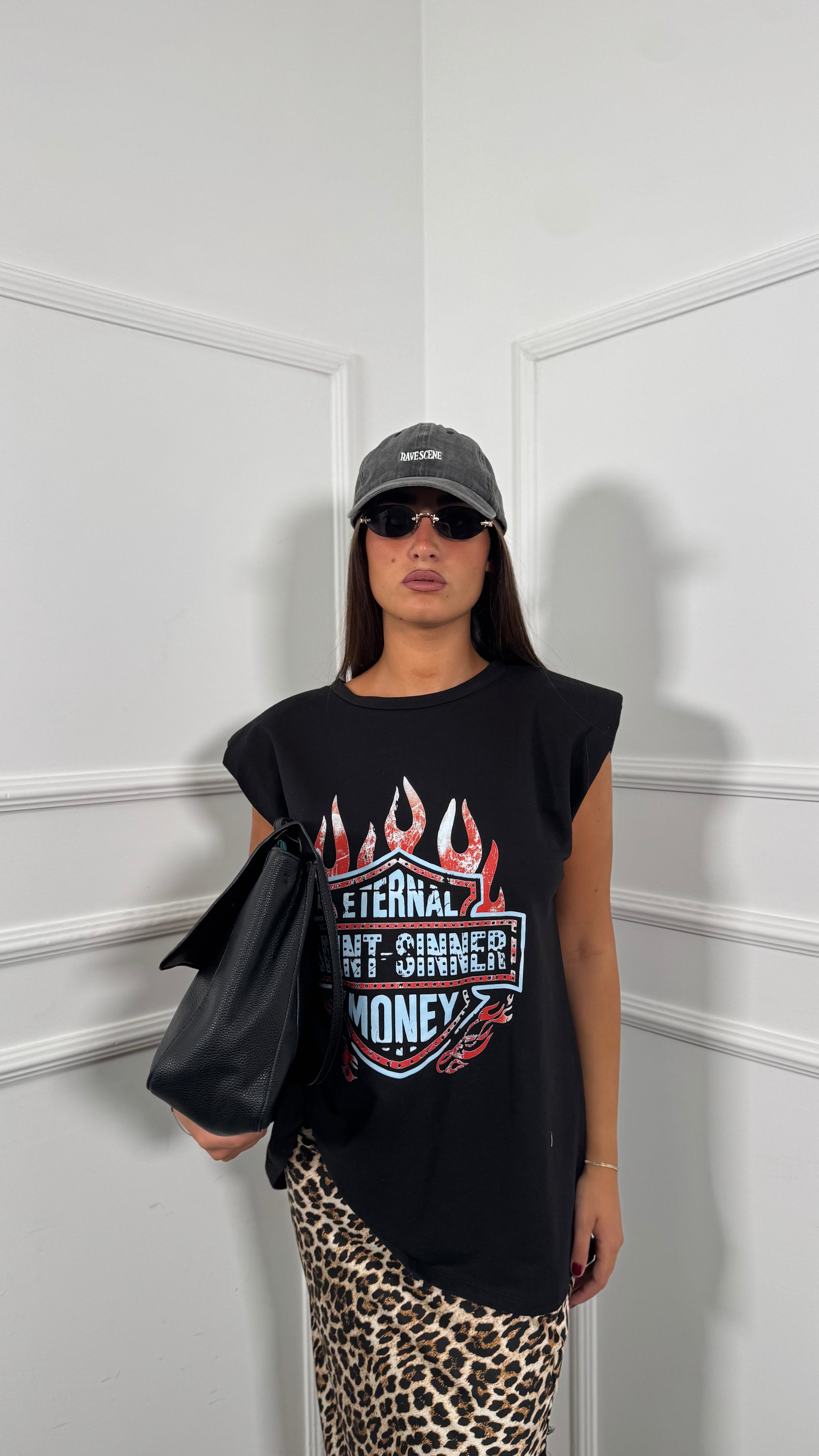 Felpa giromanica oversize con spalline Saint Sinner nera 99100