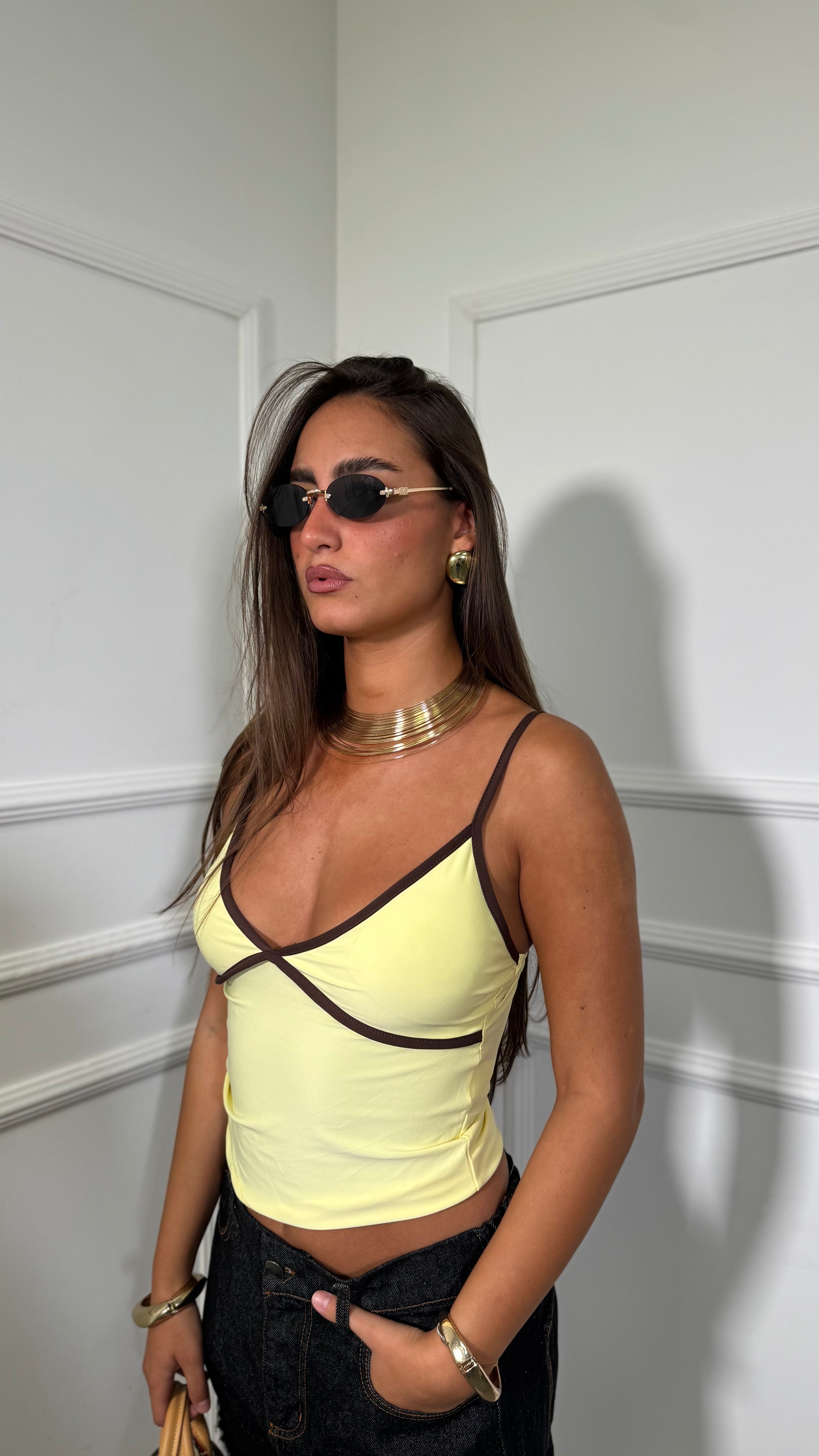 Top in lycra con coppe preformate contrast giallo/marrone