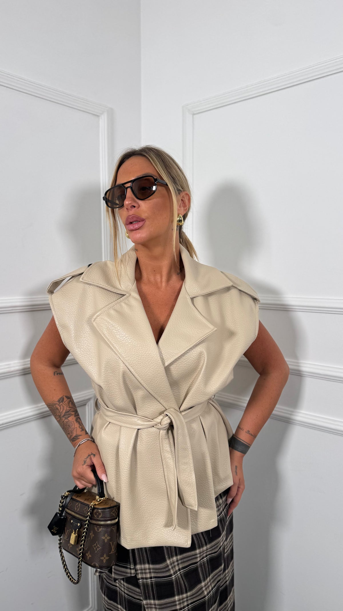 Gilet ecopelle con fusciacca in vita beige 003525