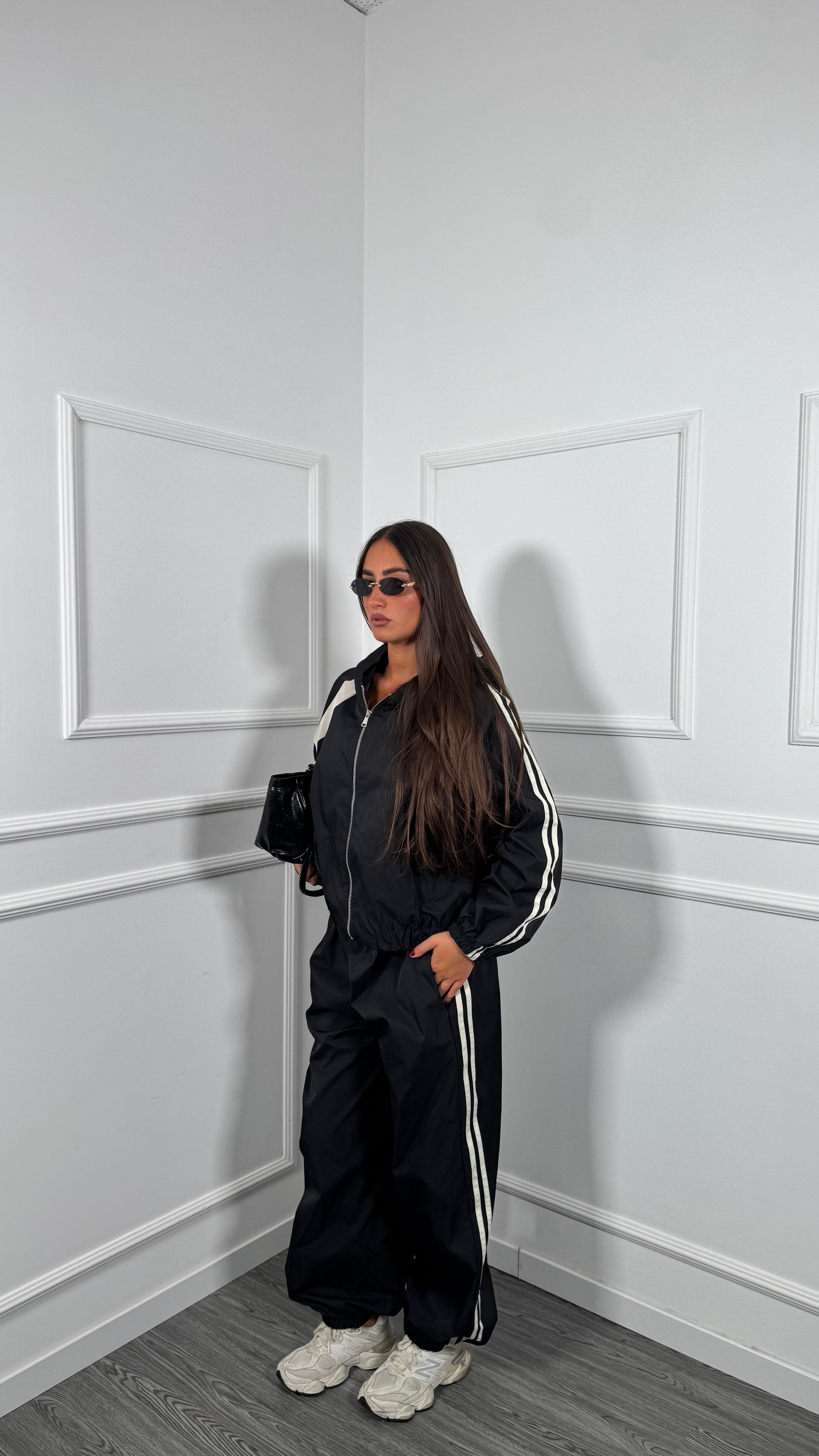 Coordinato tuta in neoprene con bande laterali CURVY nero kk19306