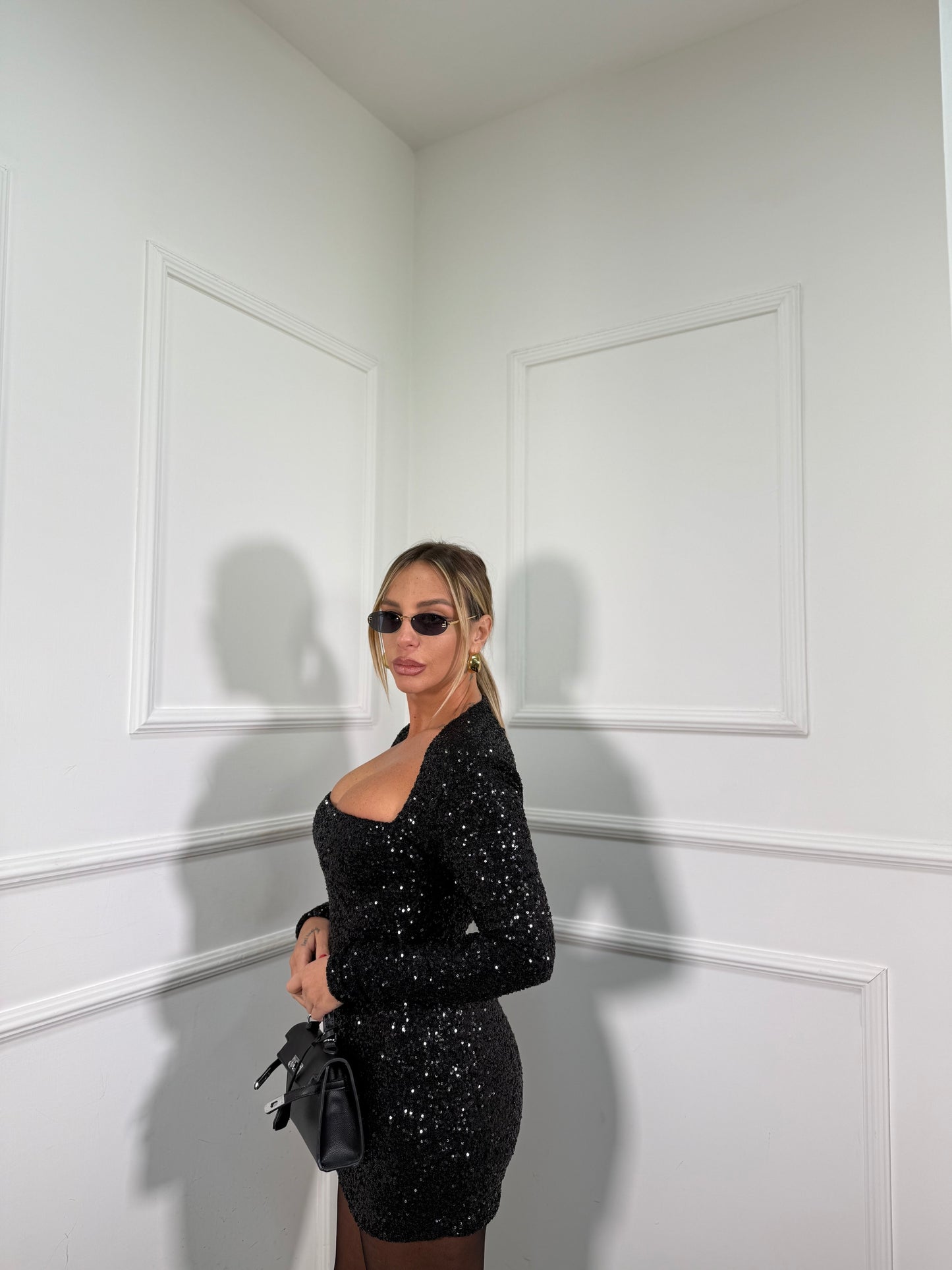 Abito scollo quadrato in micro paillettes Shayla nero 13442