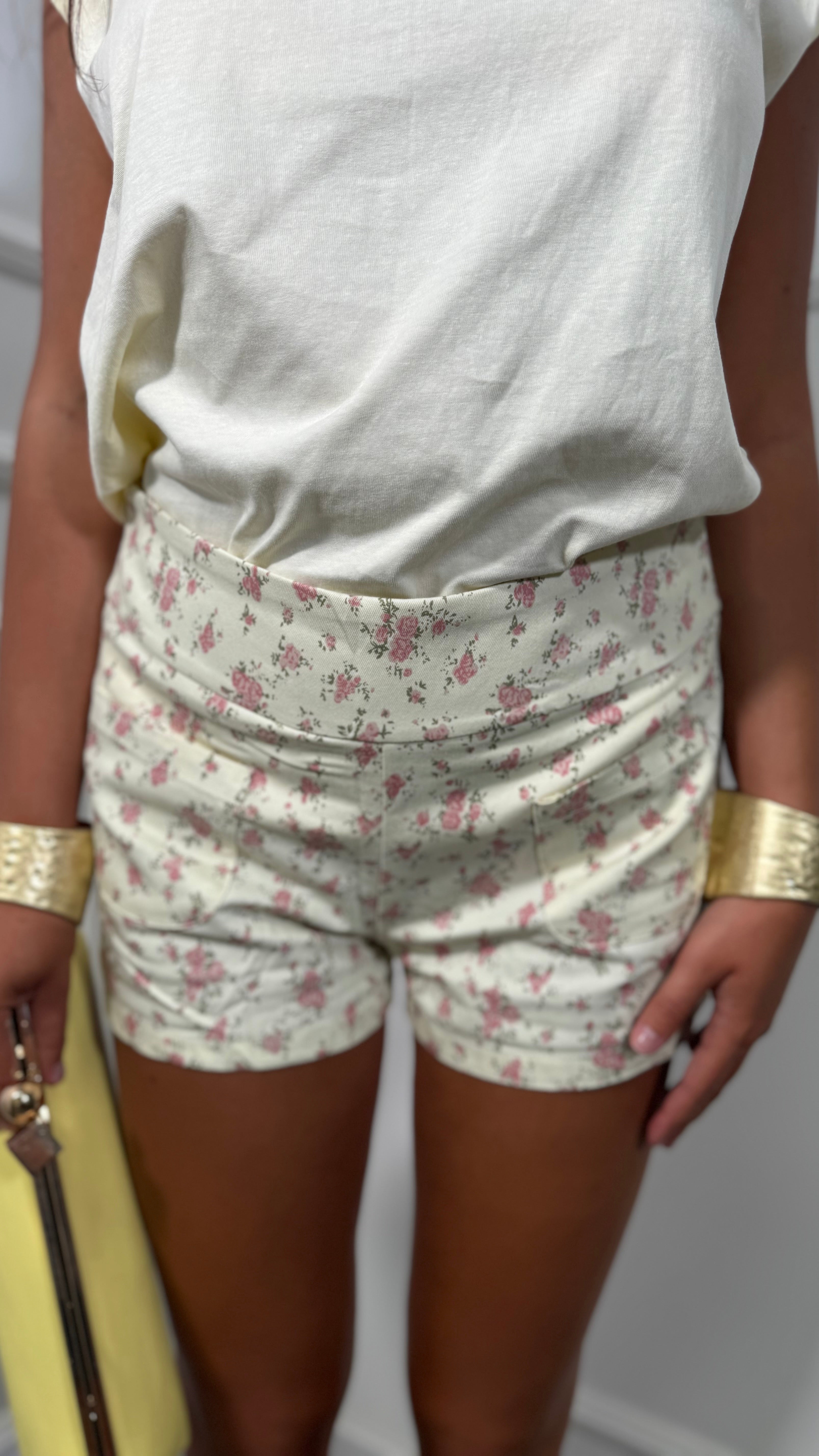 Shorts in cotone a fiori Brianna giallo nm-0010