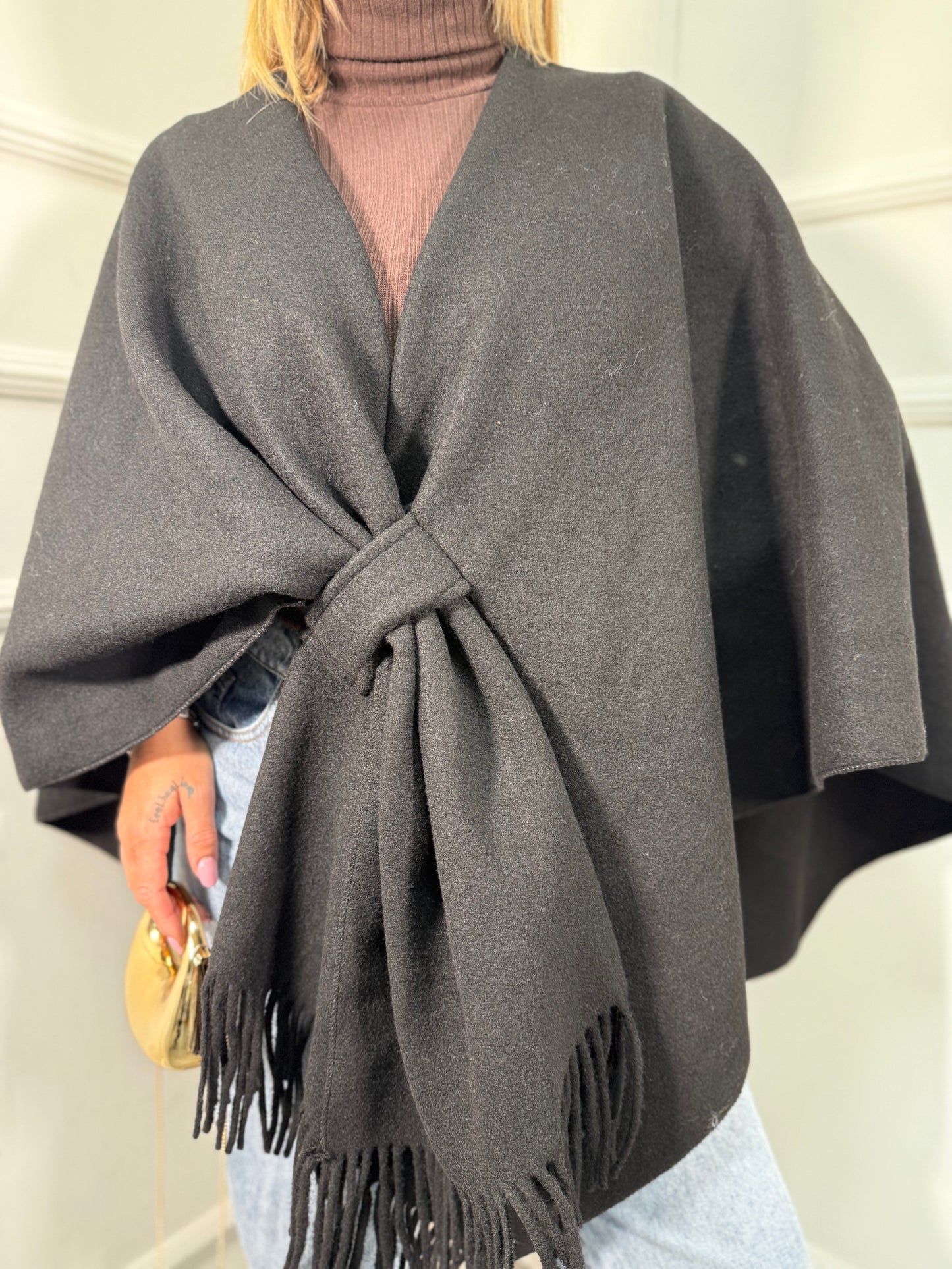 Mantella in misto lana Medellín nera 831