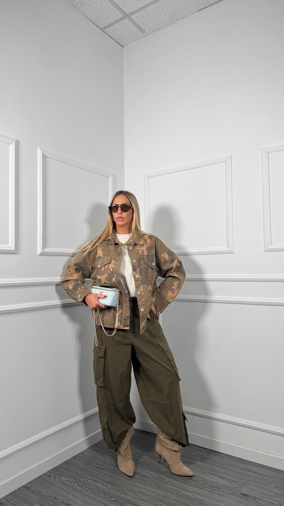 Cargo in denim con tasconi laterali by lumina verde militare
