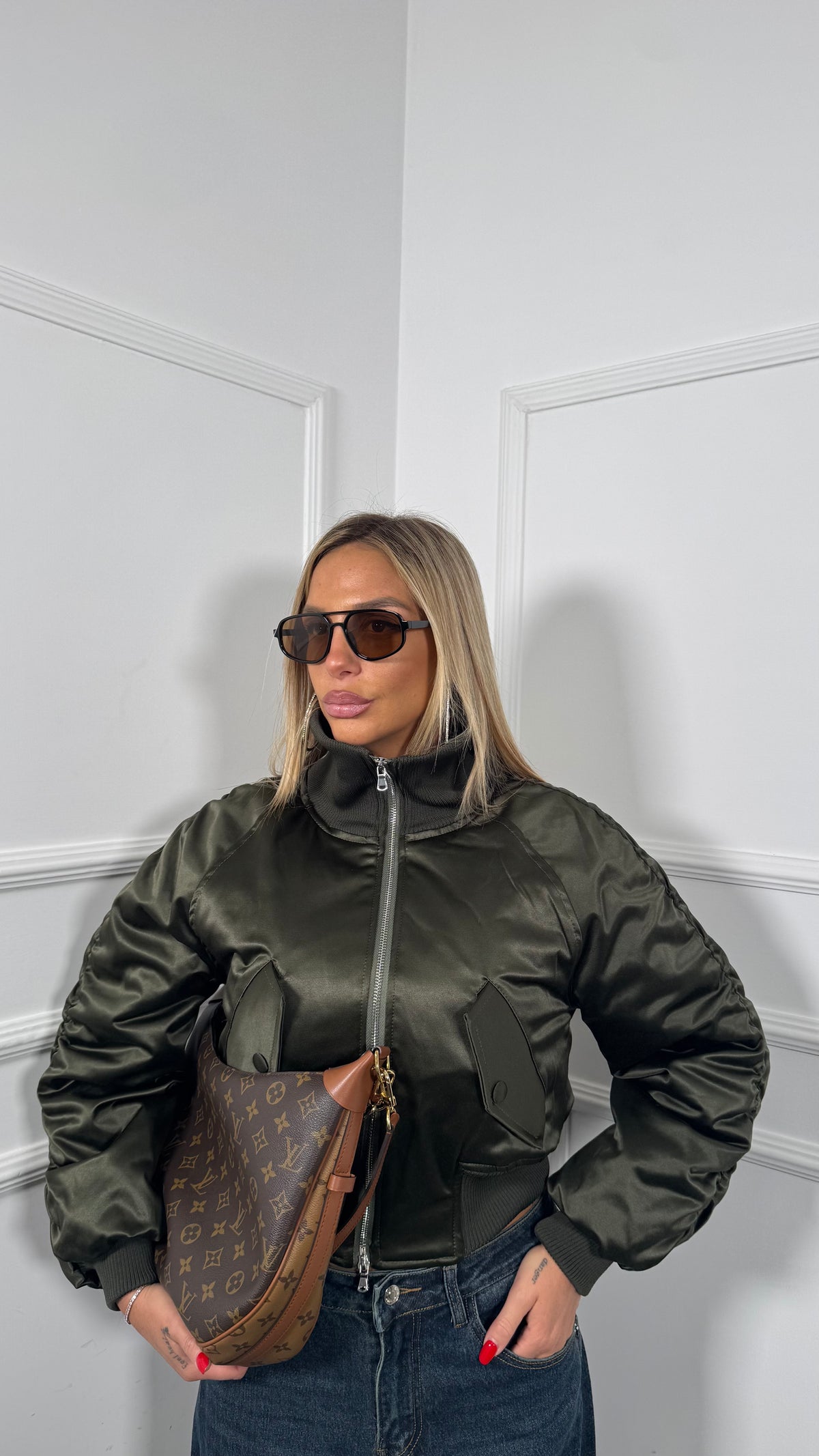 Bomber in satin con maniche drappeggiate by lumina verde oliva