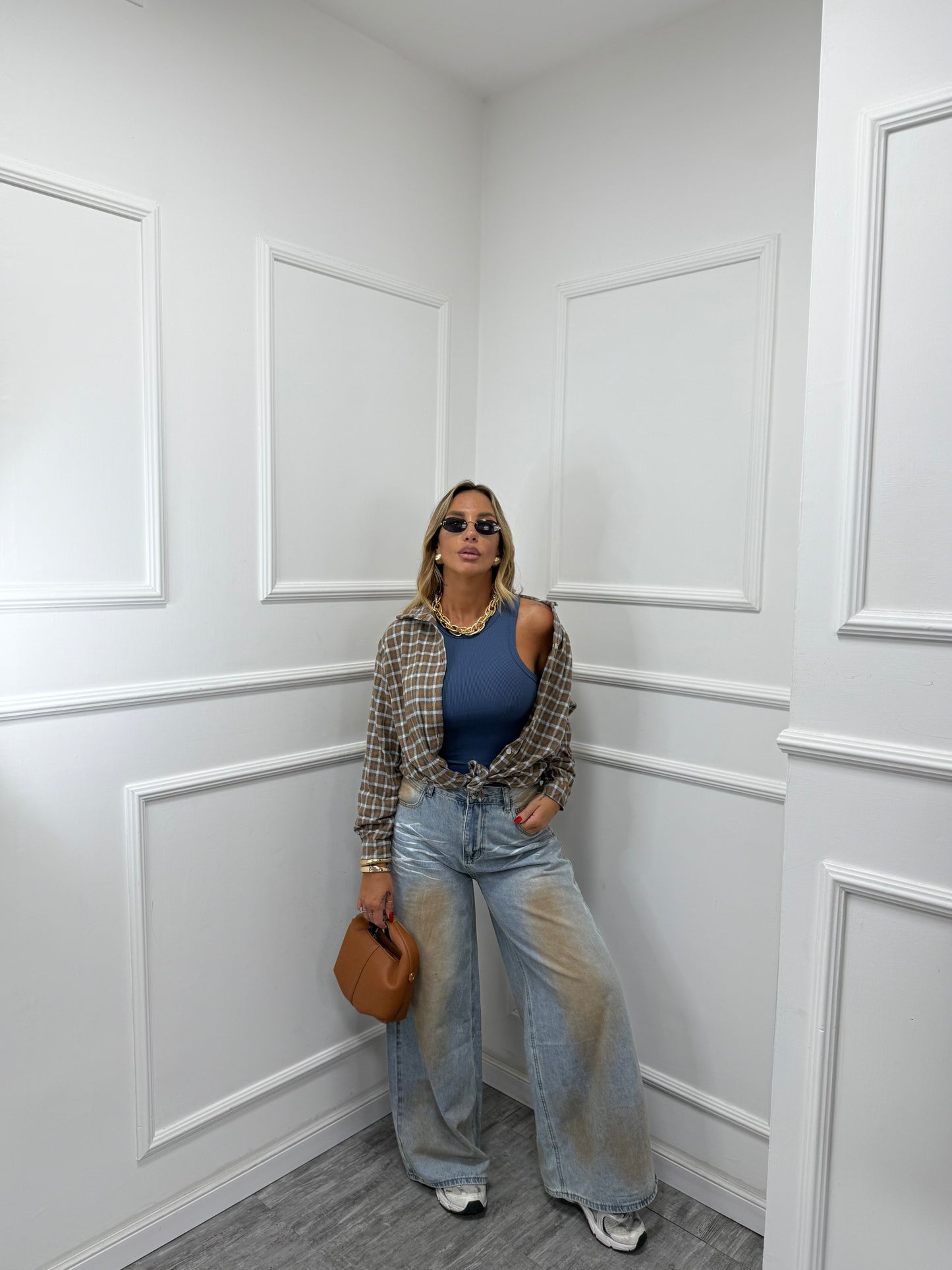 Jeans palazzone lavaggio chiaro effetto sabbiato s21127 by monique