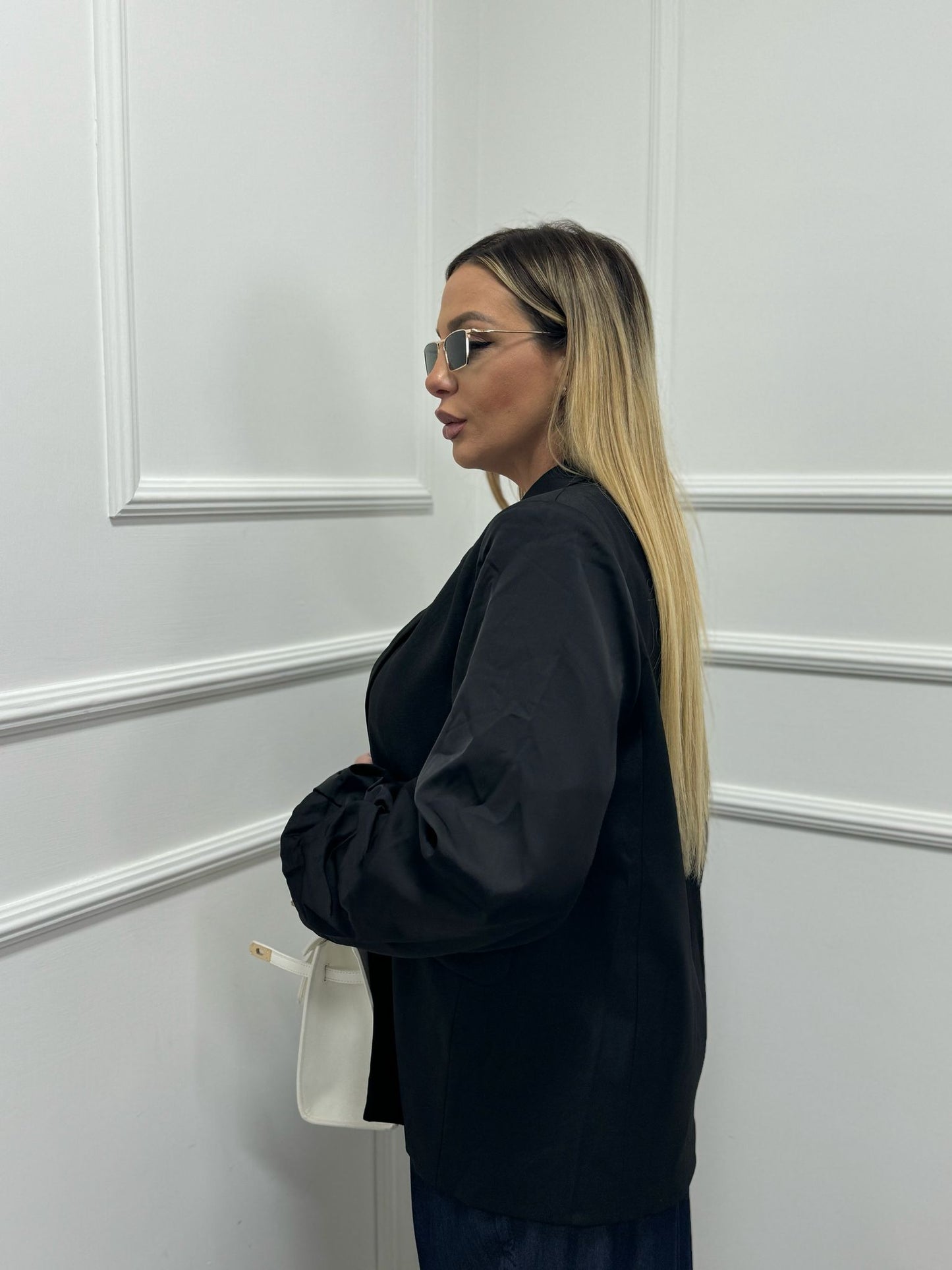 Blazer manica arricciata in raso nero