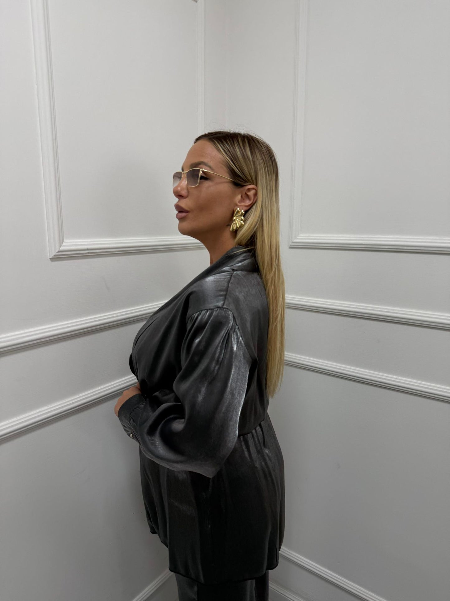 Tailleur satin grigio