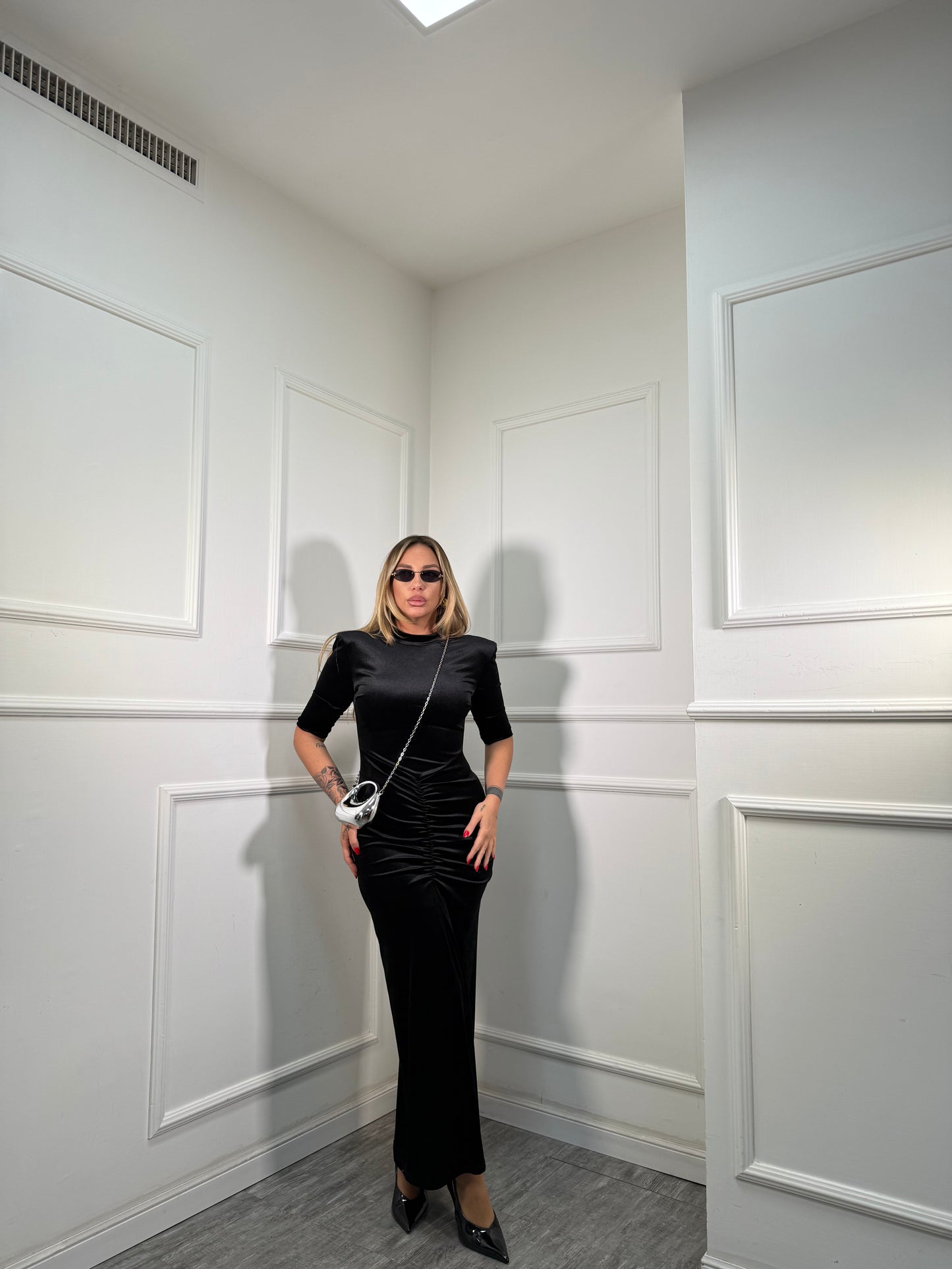 Abito midi in velluto collo alto Jasmin nero 27393