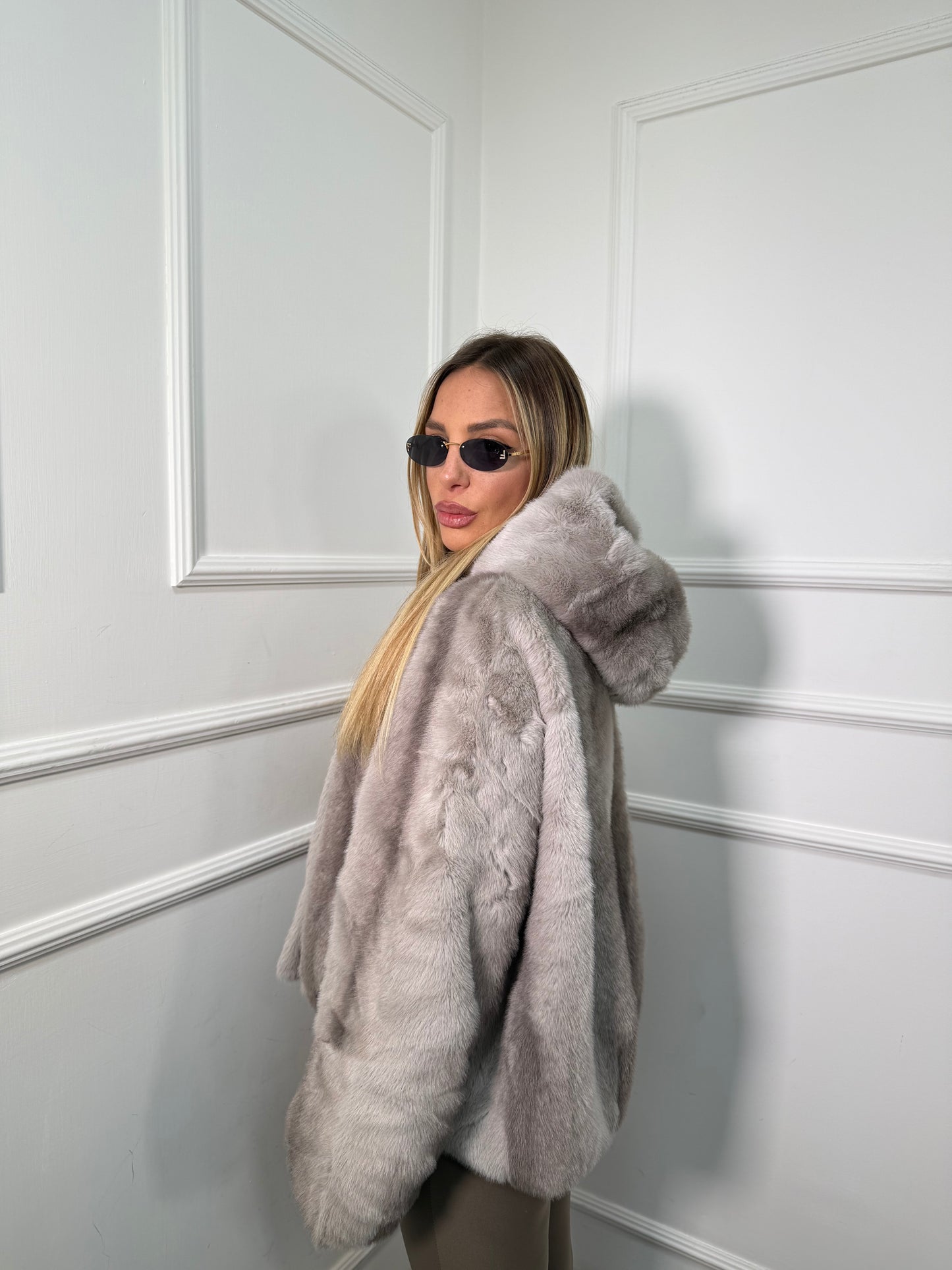 Ecofur con cappuccio e swarovsky Arya ghiaccio 5504