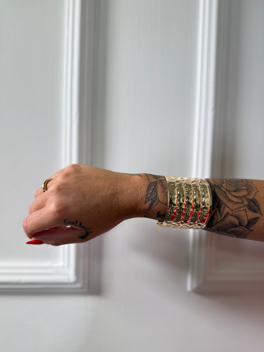 Bracciale rigido martellato (vari colori)