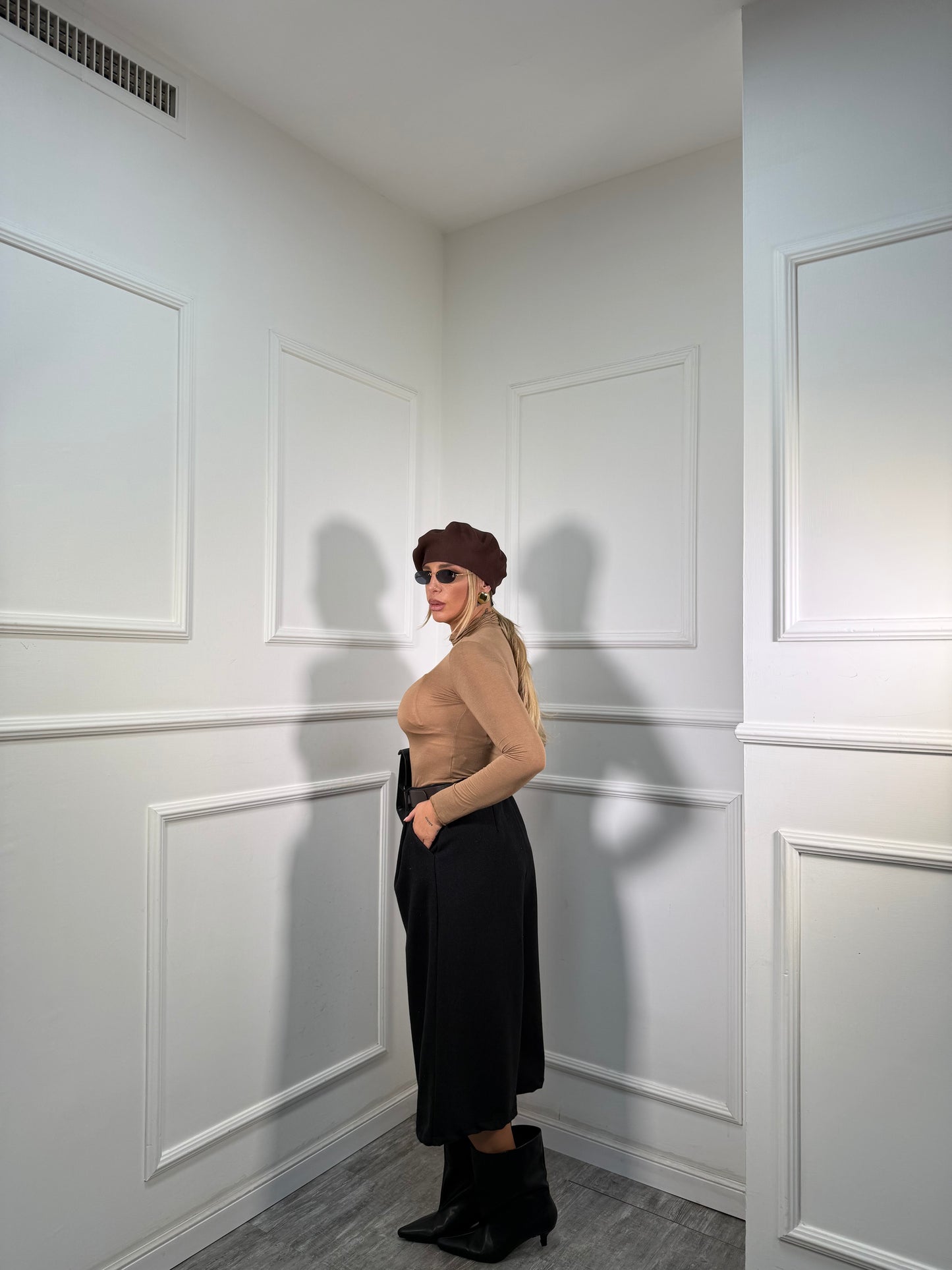 Bermuda in lana con cintura Bradley by justwest nero 2664p