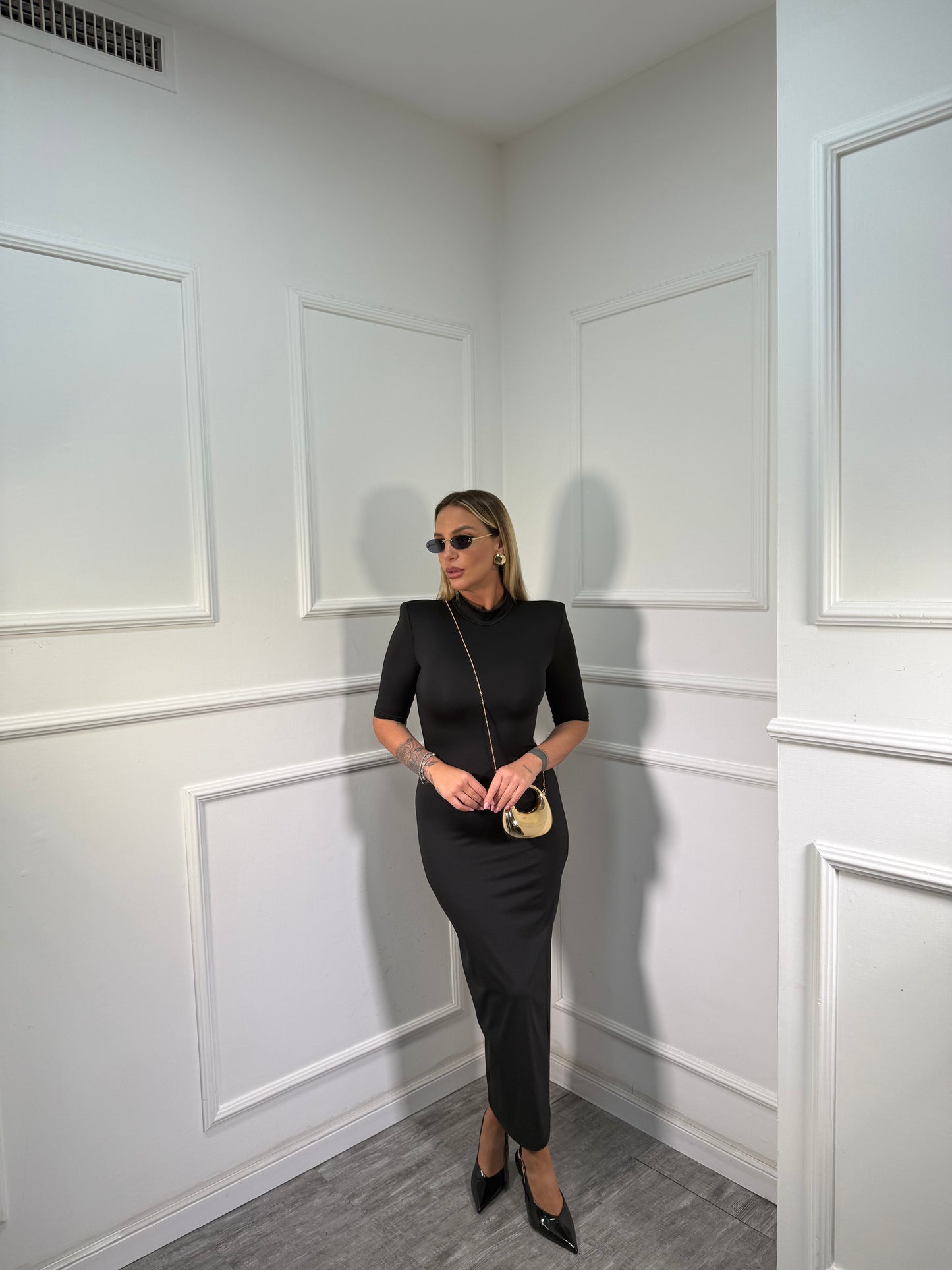 Abito midi in lycra con spalline nero 27333