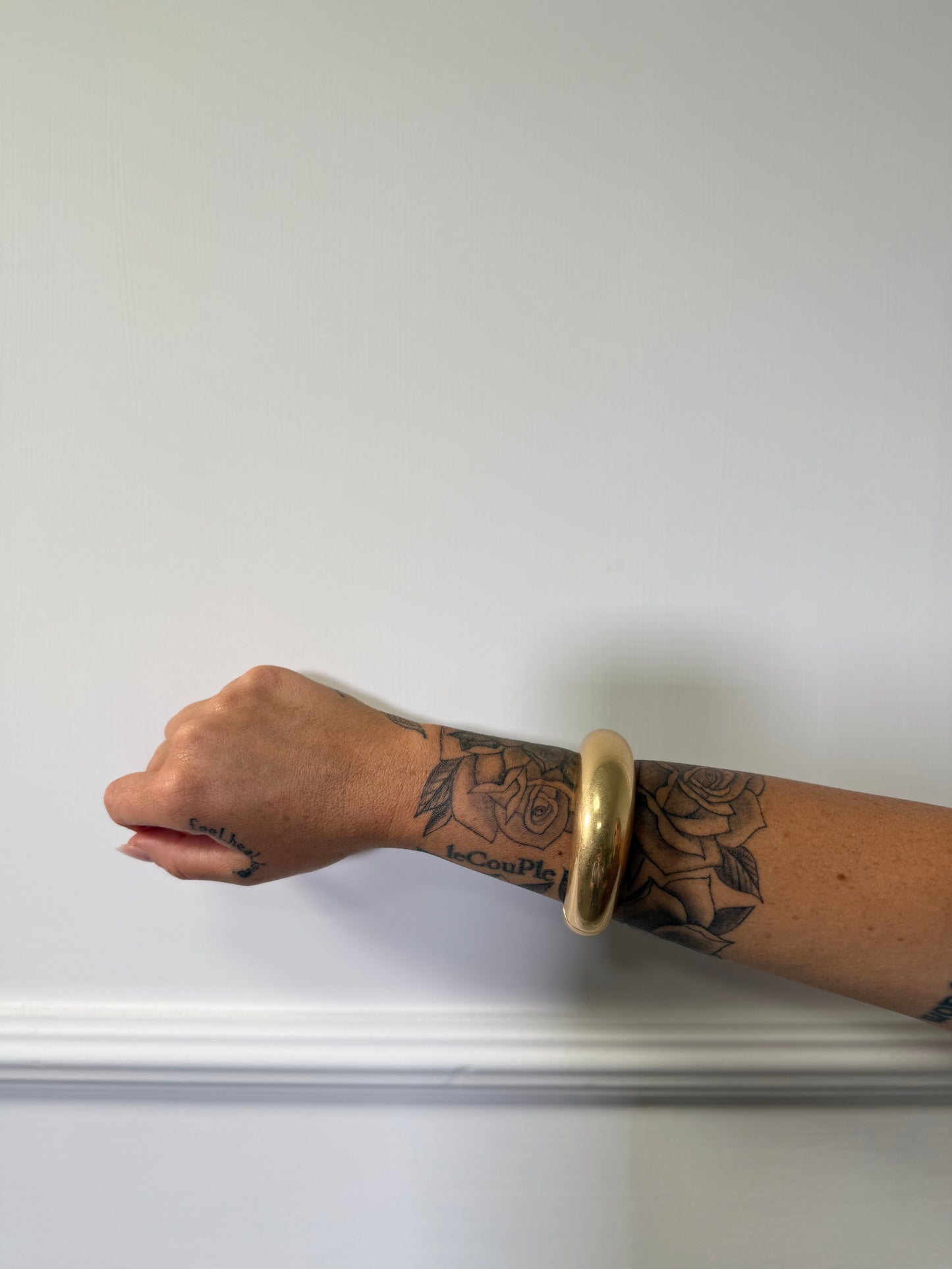 Bracciale rigido bombato effetto vintage oro