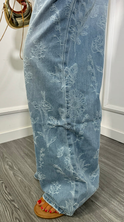 Jeans palazzo con ricami lavaggio chiaro a3485